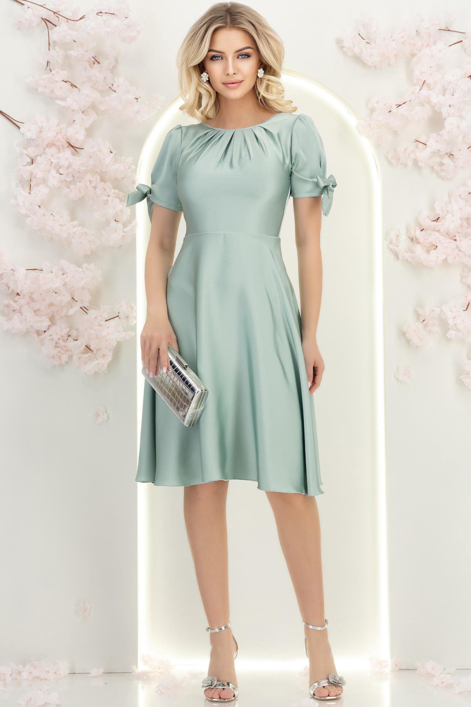 Rochie din satin mint până la genunchi in clos cu fundite- StarShinerS 4 - StarShinerS.ro