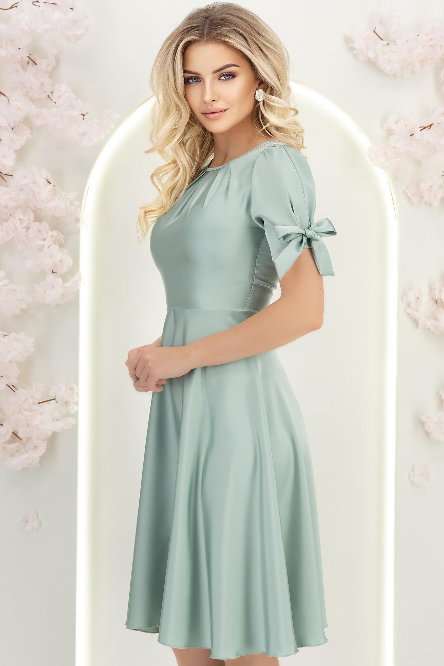 Rochie din satin mint până la genunchi in clos cu fundite- StarShinerS 2 - StarShinerS.ro