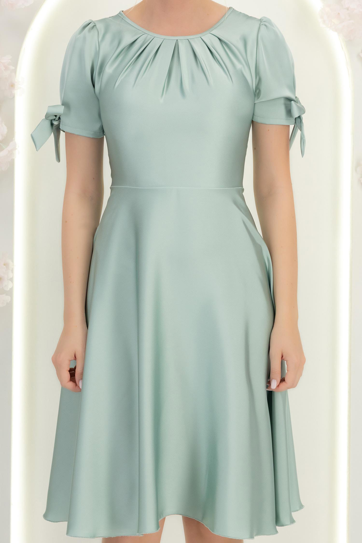Rochie din satin mint până la genunchi in clos cu fundite- StarShinerS 6 - StarShinerS.ro