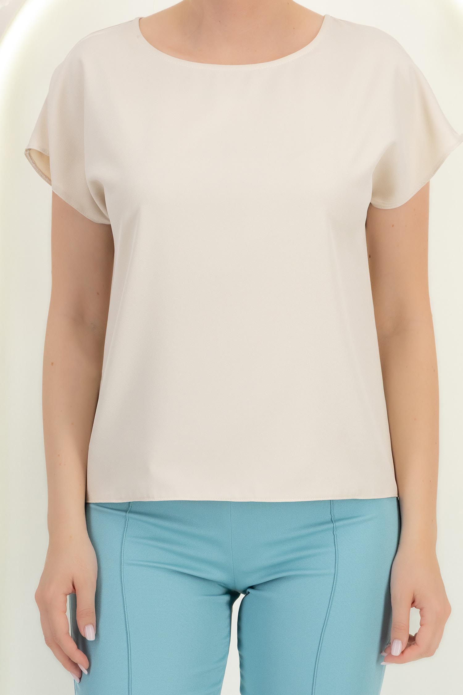 Bluza dama din viscoza crem cu maneca scurta si croi larg 5 - StarShinerS.ro