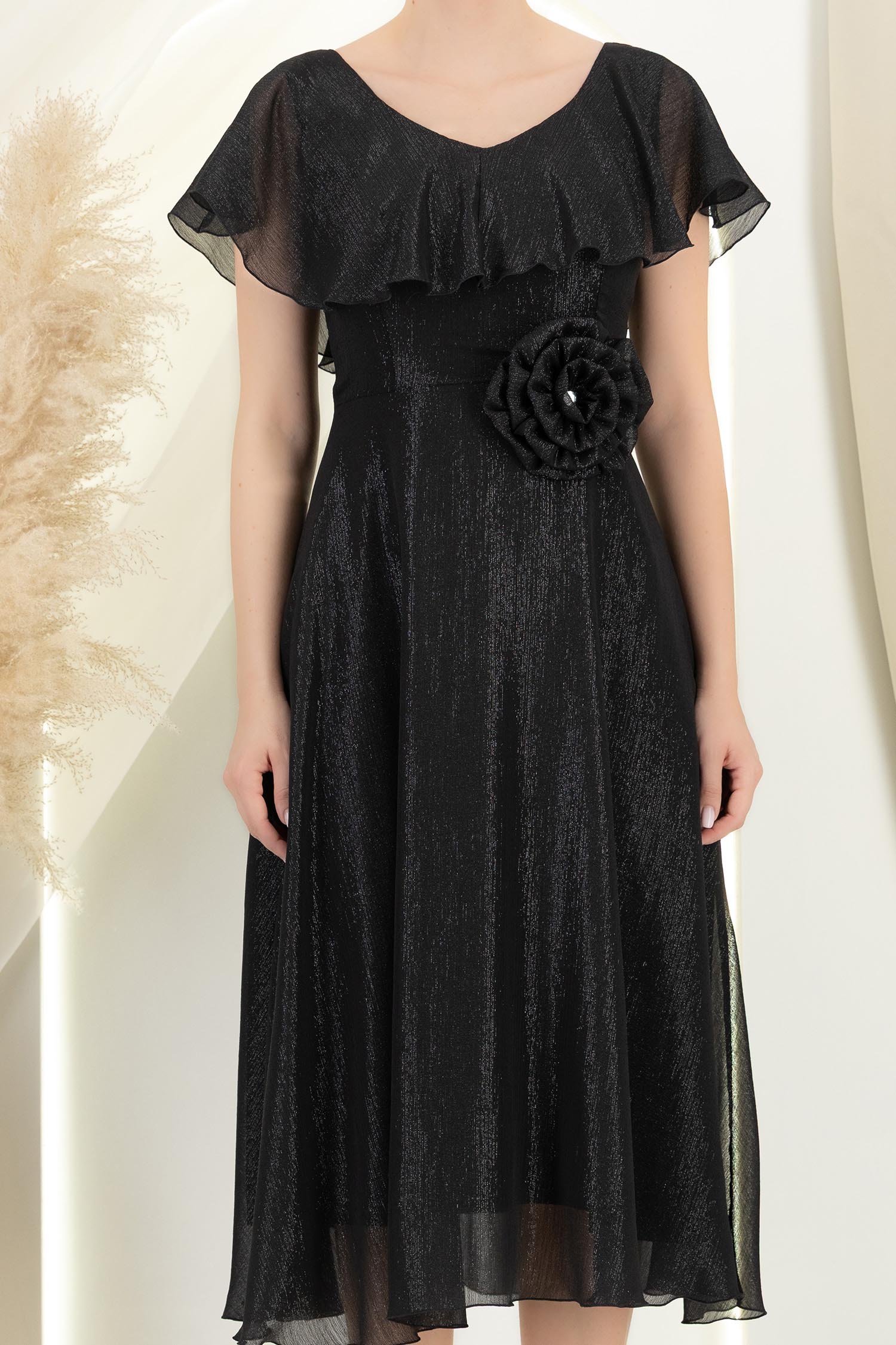 Rochie din voal si fir lame neagra midi in clos cu brosa - StarShinerS 4 - StarShinerS.ro