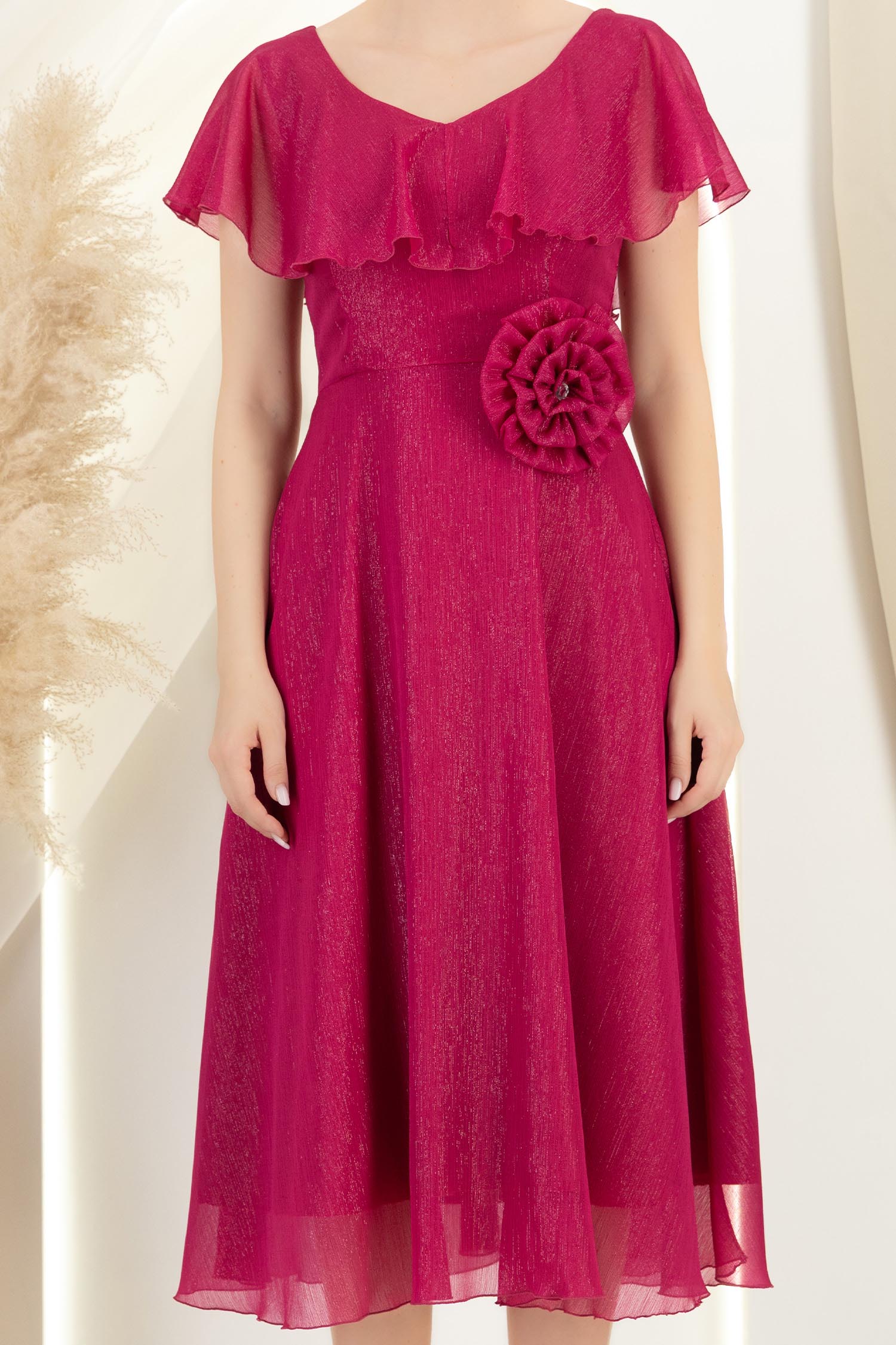 Rochie din voal si fir lame zmeura midi in clos cu brosa - StarShinerS 4 - StarShinerS.ro
