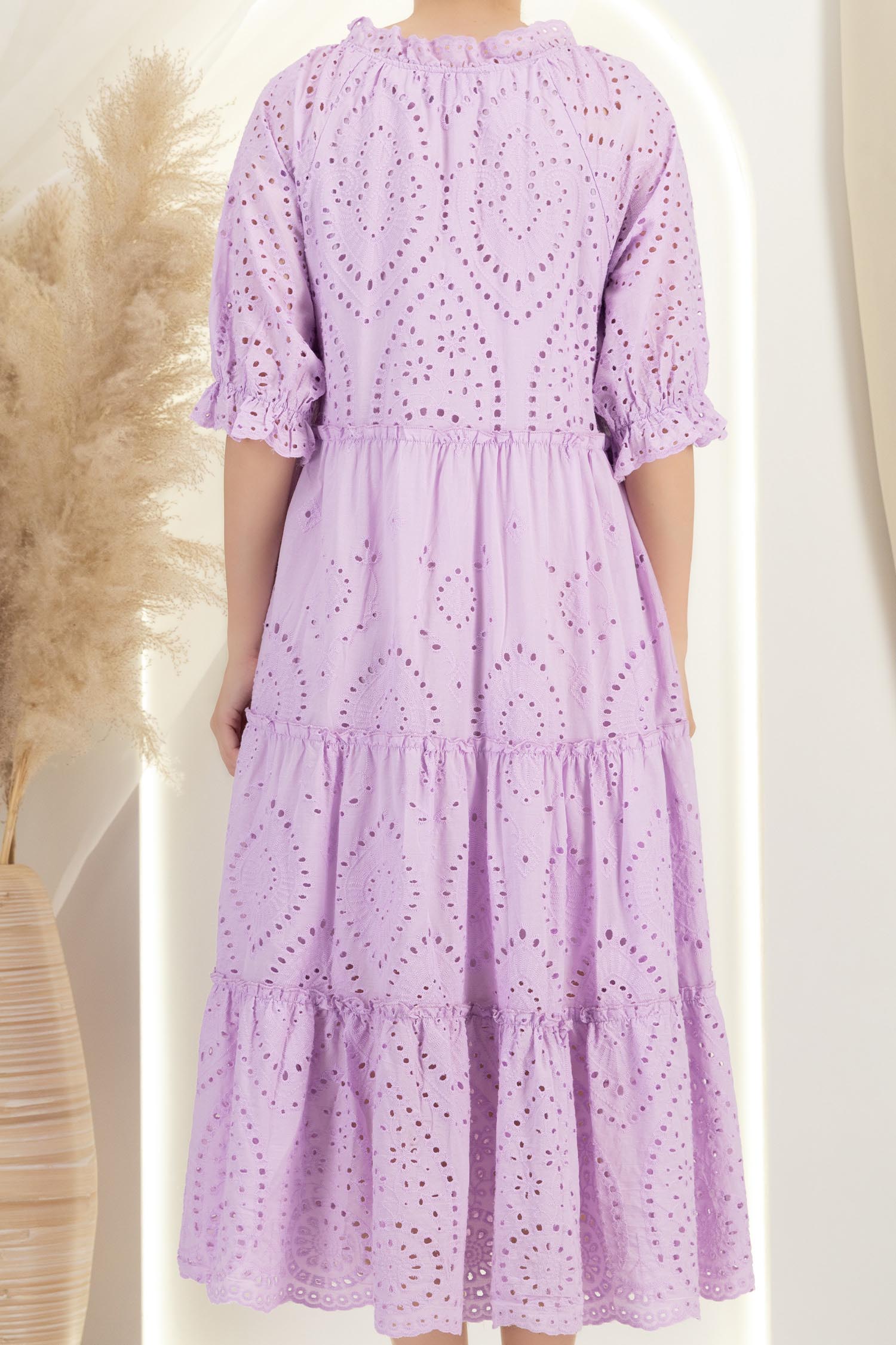 Rochie din ghipură lila midi cu croi larg si maneci scurte bufante 5 - StarShinerS.ro