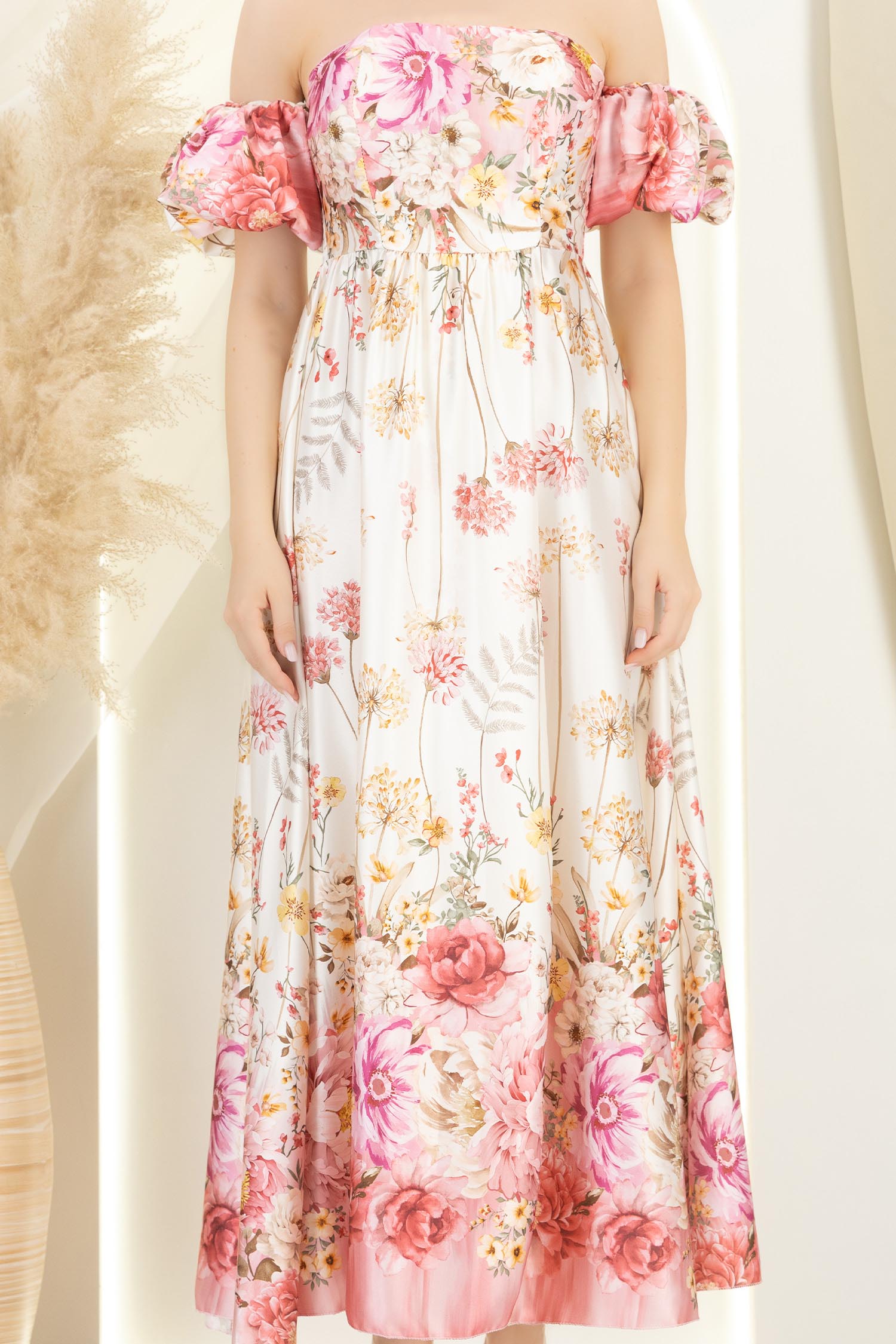 Rochie din satin roz lunga in clos cu umerii goi 5 - StarShinerS.ro
