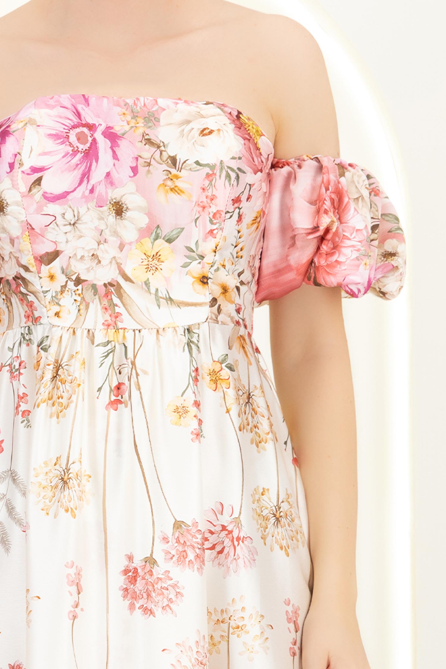 Rochie din satin roz lunga in clos cu umerii goi 4 - StarShinerS.ro