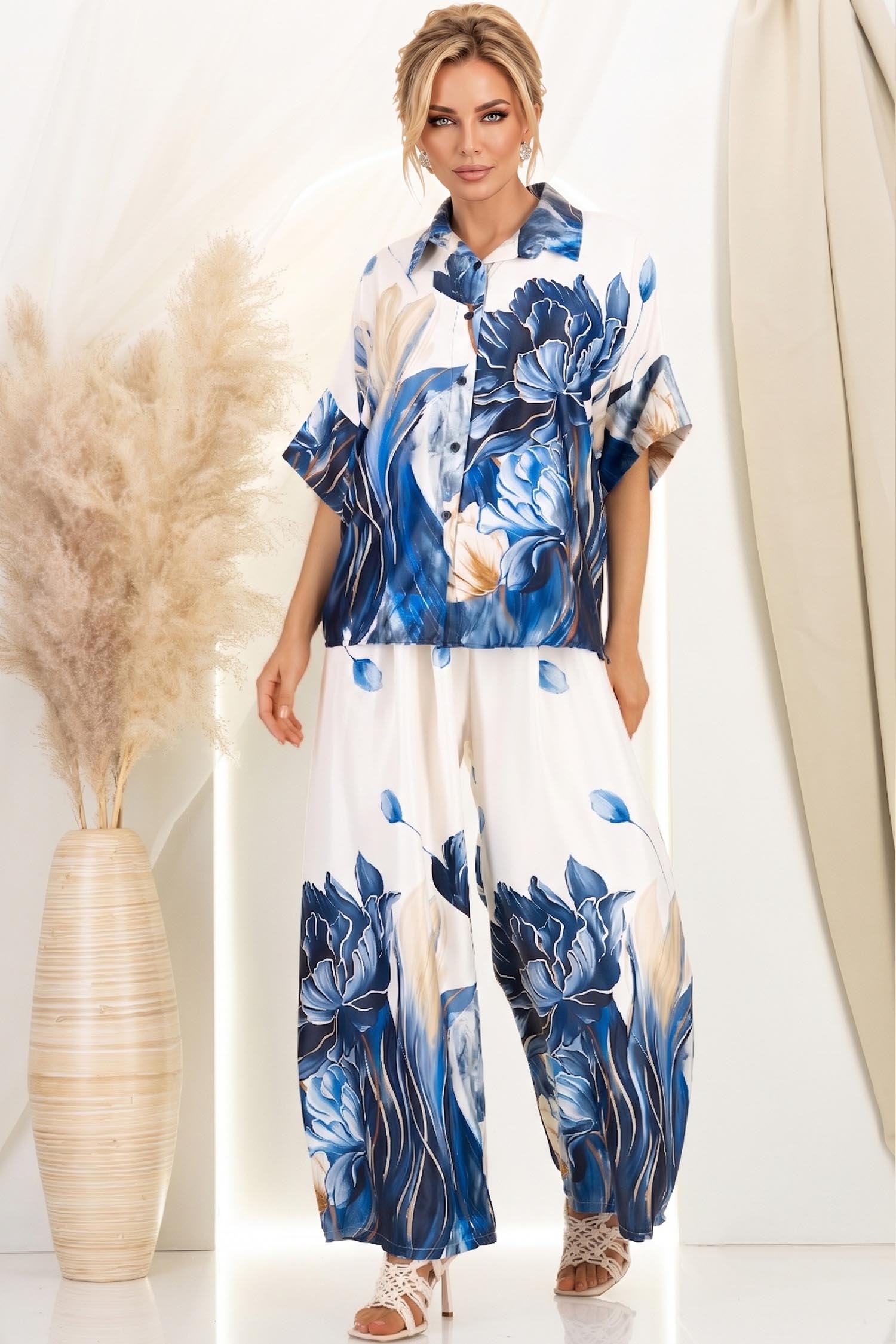 Compleu din material fluid albastru cu un croi larg si imprimeu floral 2 - StarShinerS.ro