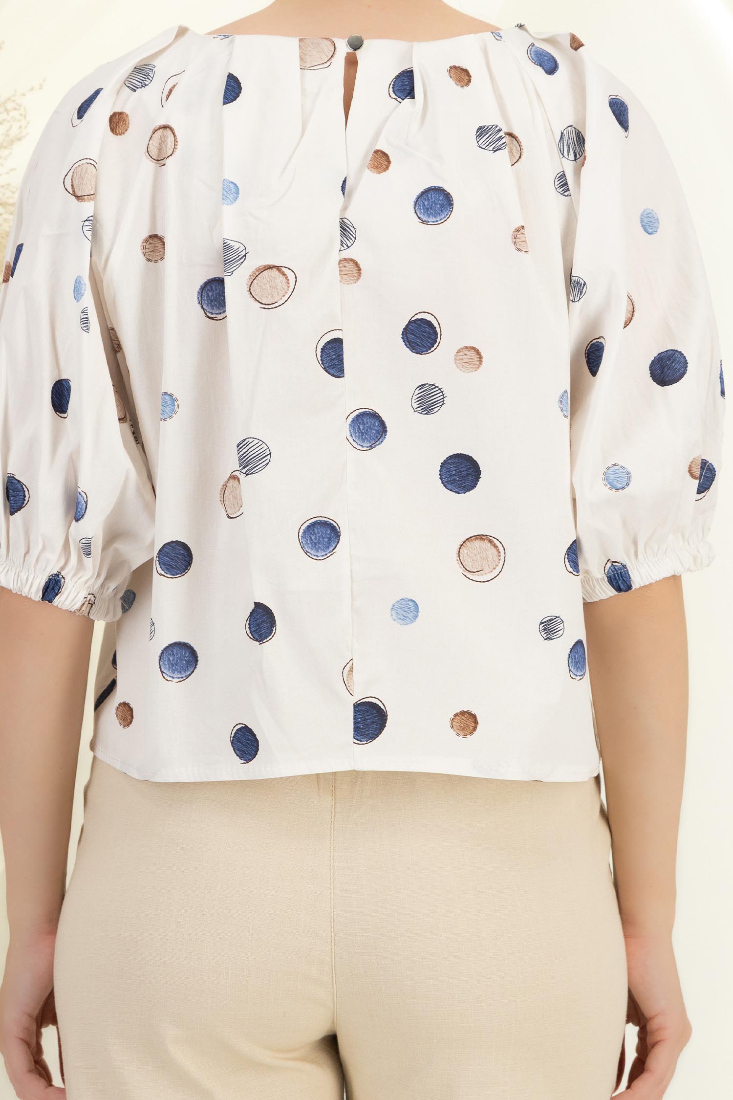 Bluza dama din bumbac alba cu croi larg si buline bleumarin 6 - StarShinerS.ro