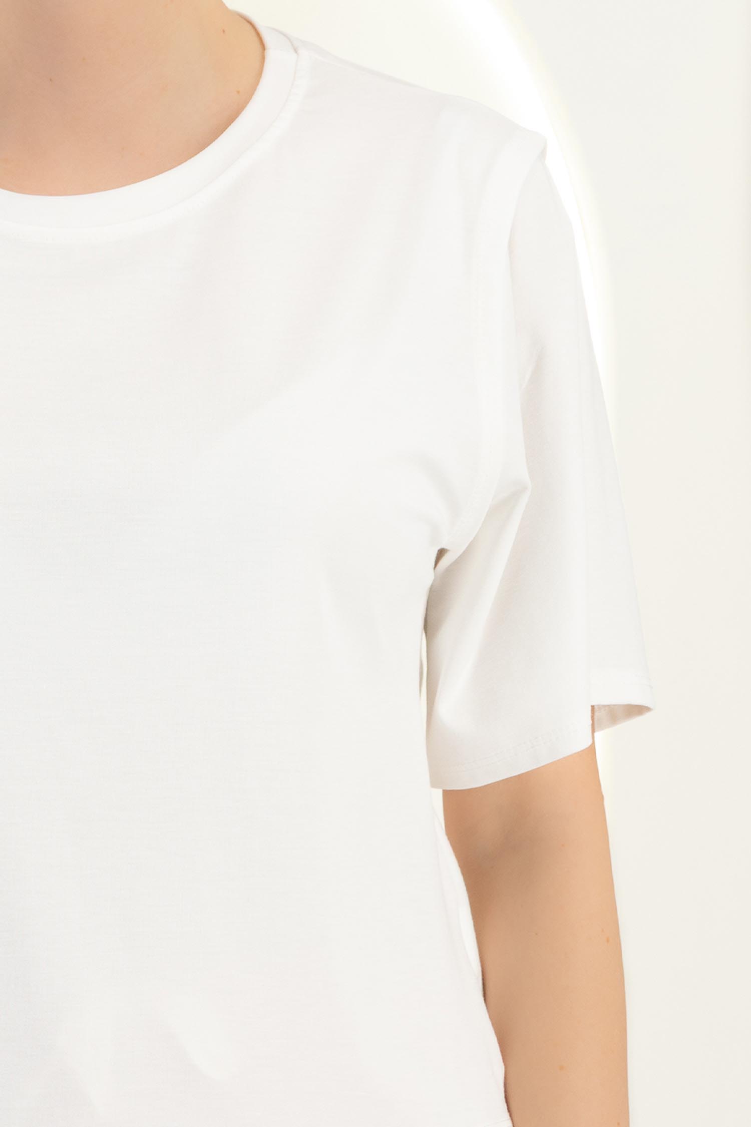 Tricou din viscoza alb cu un croi larg si decolteu rotunjit 4 - StarShinerS.ro