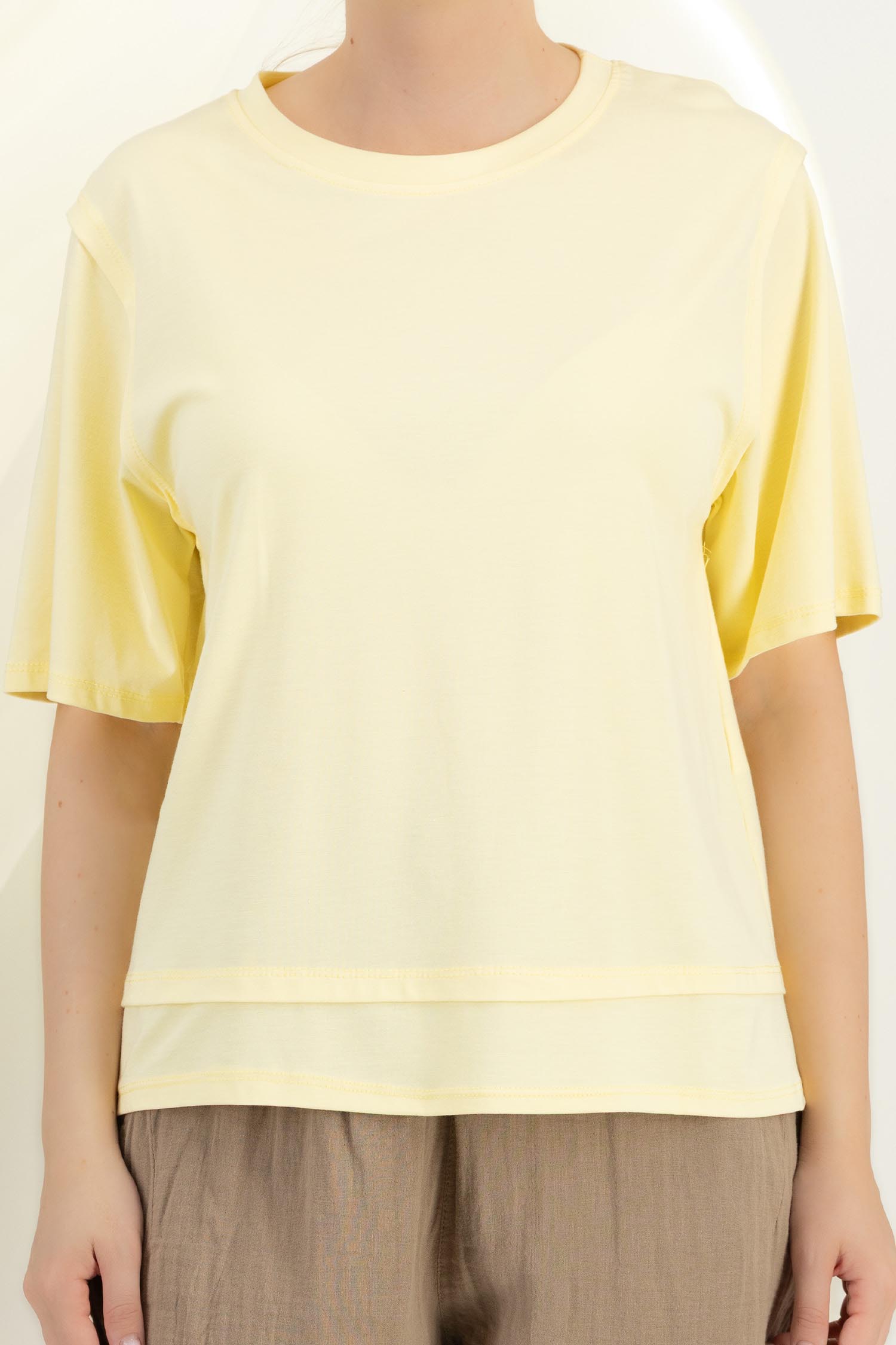 Tricou din viscoza galben cu un croi larg si decolteu rotunjit 5 - StarShinerS.ro