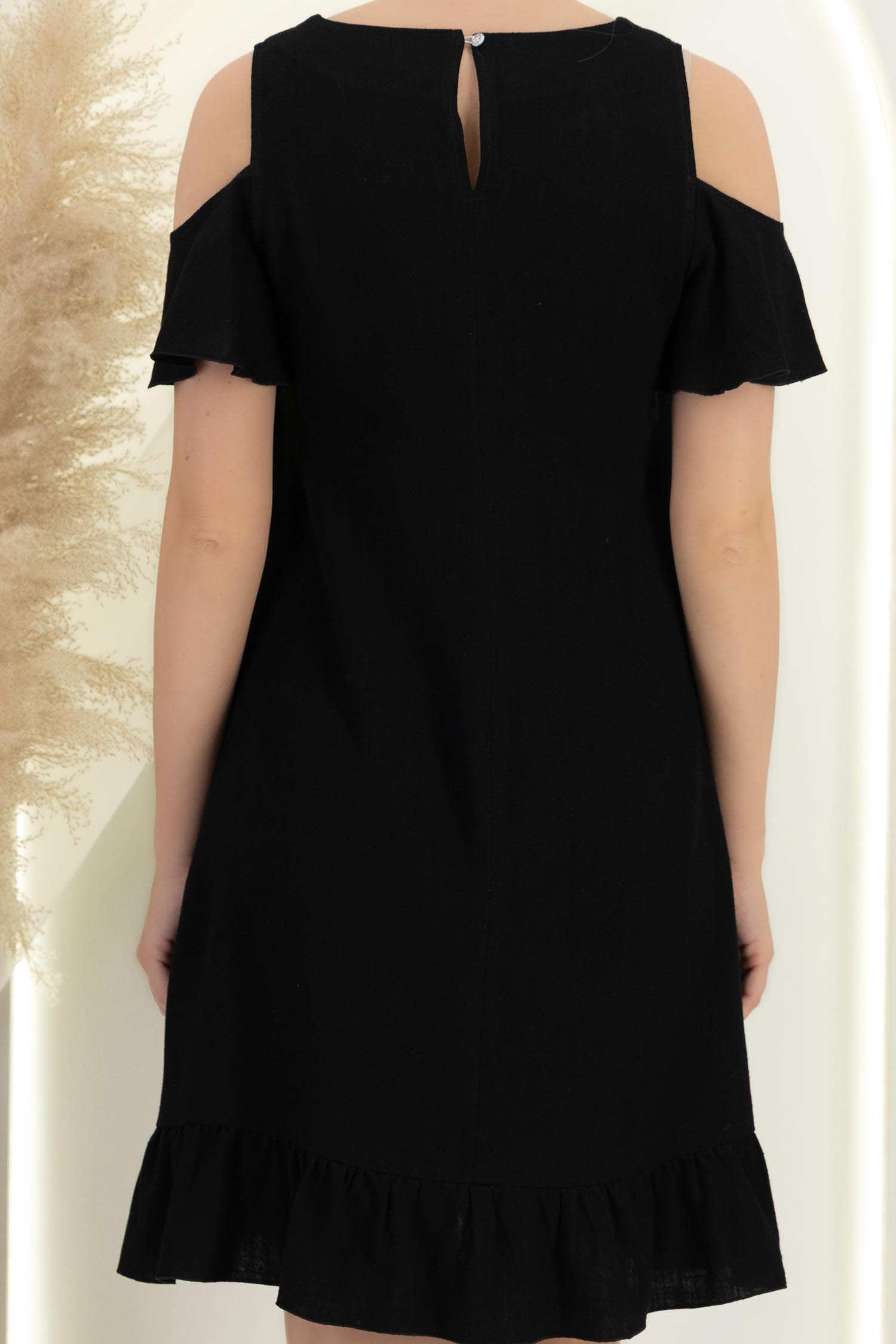 Rochie din viscoza si in neagra scurta cu croi larg si umeri decupati - StarShinerS 6 - StarShinerS.ro