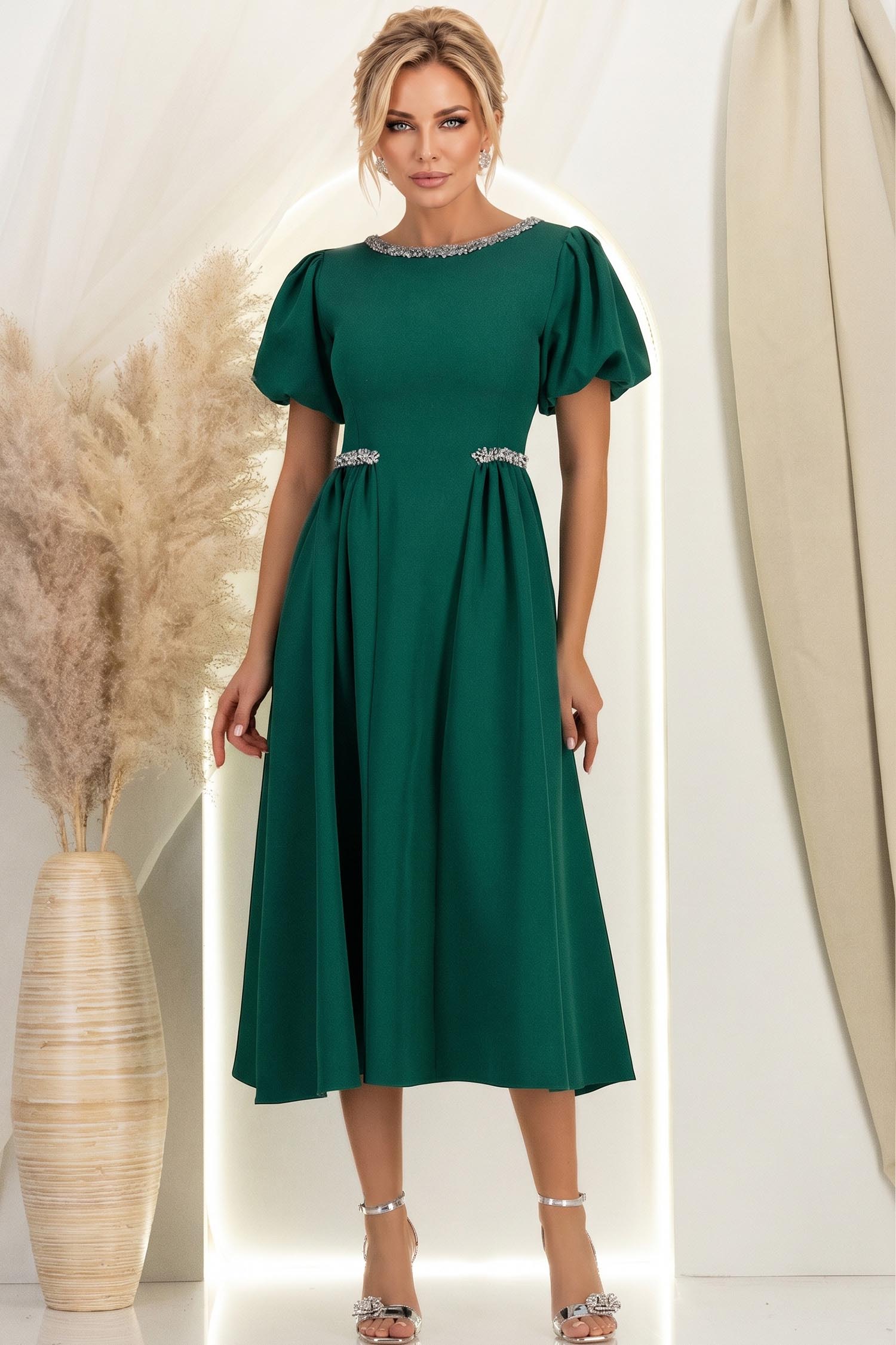Rochie verde midi in clos cu aplicatii stralucitoare - StarShinerS 2 - StarShinerS.ro