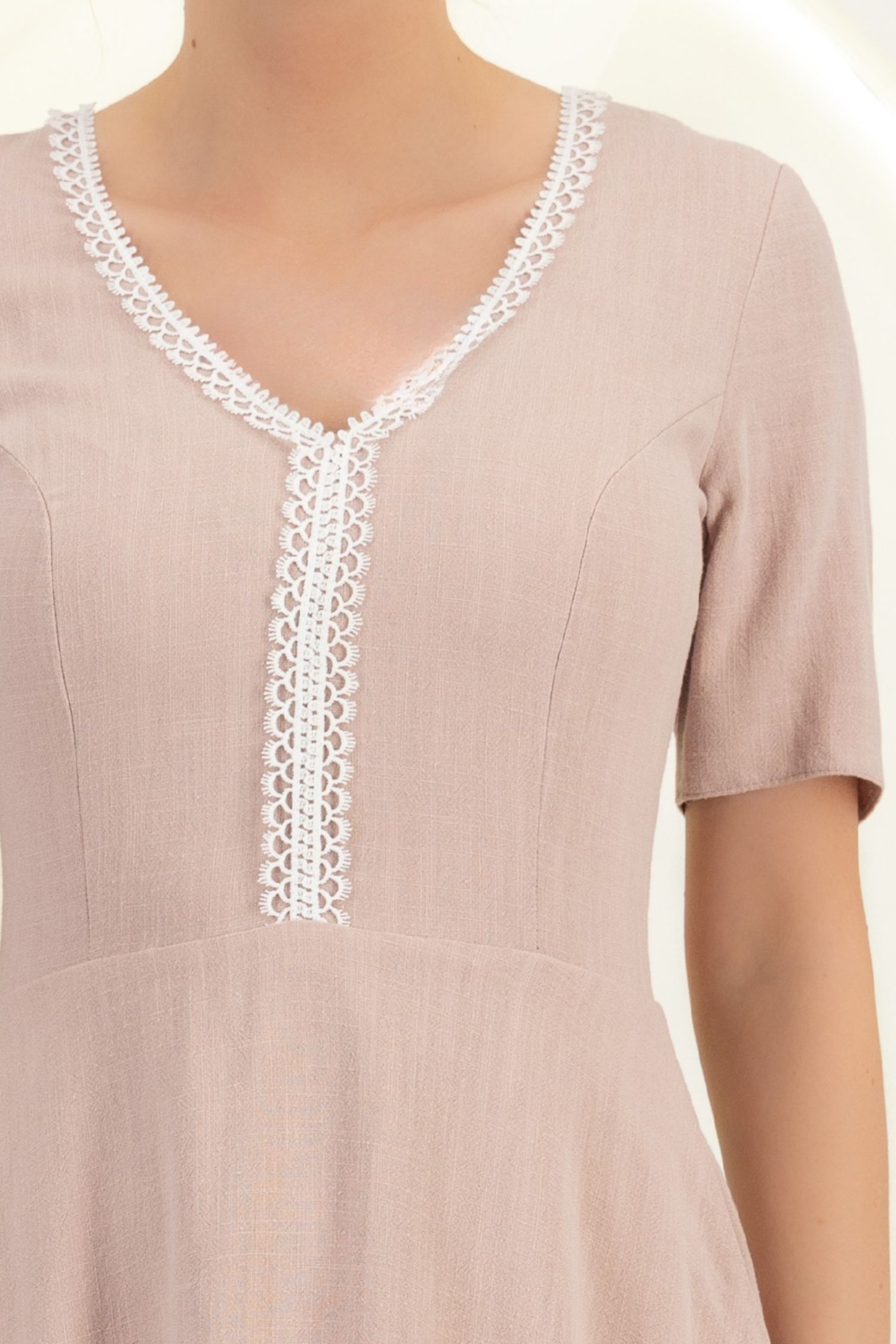 Rochie din viscoza si in mocha midi in clos cu buzunare laterale - StarShinerS 3 - StarShinerS.ro