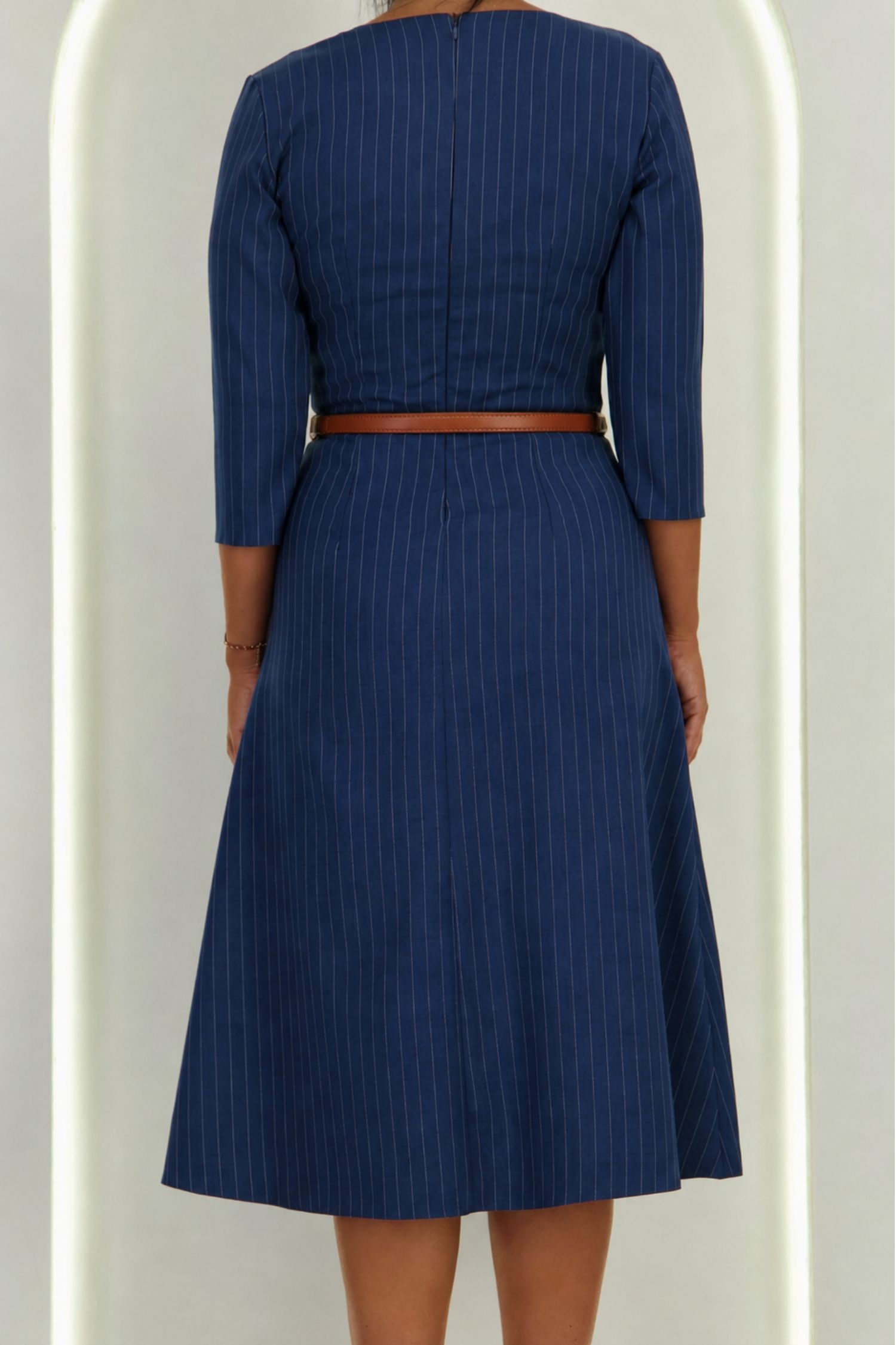 Rochie bleumarin midi in clos cu dungi si accesoriu tip curea- StarShinerS 4 - StarShinerS.ro