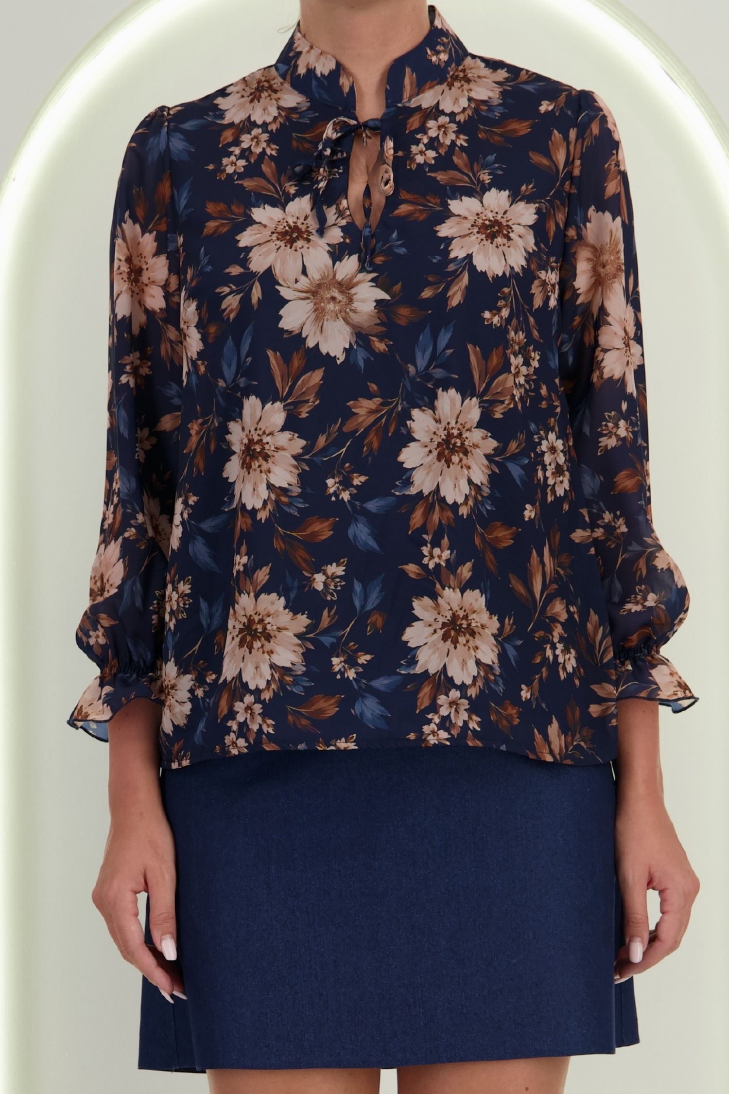 Bluza din viscoza bleumarin imprimata cu un croi larg si volanase la maneca 5 - StarShinerS.ro