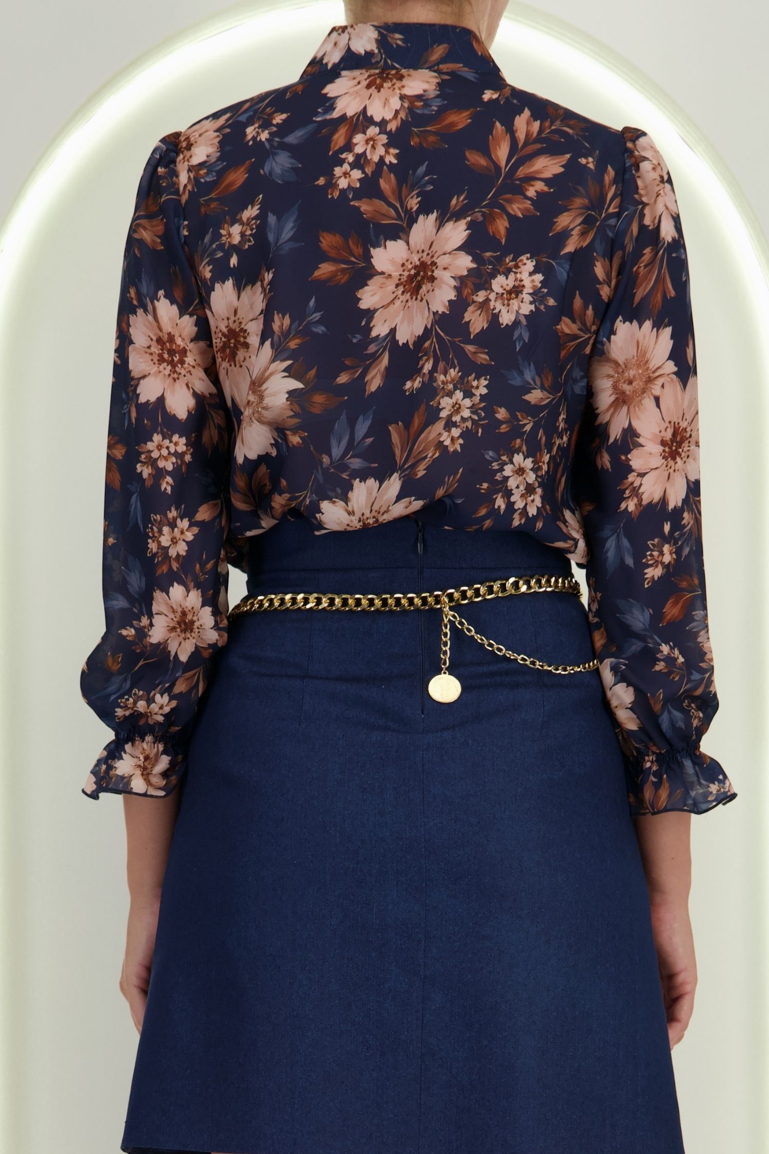 Bluza din viscoza bleumarin imprimata cu un croi larg si volanase la maneca 4 - StarShinerS.ro