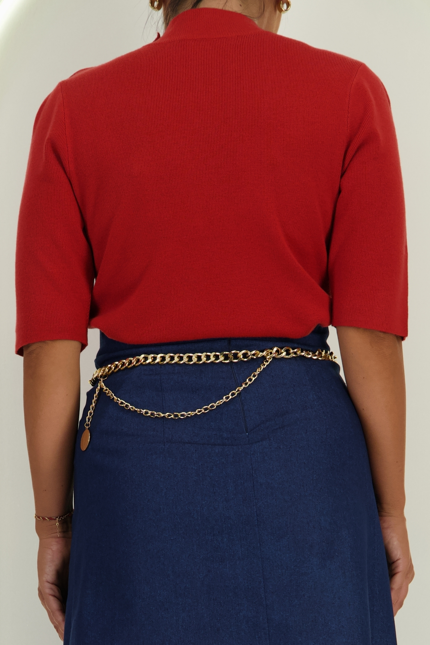 Bluza dama din tricot fin rosie cu un croi larg , guler inalt si nasturi decorativi 5 - StarShinerS.ro