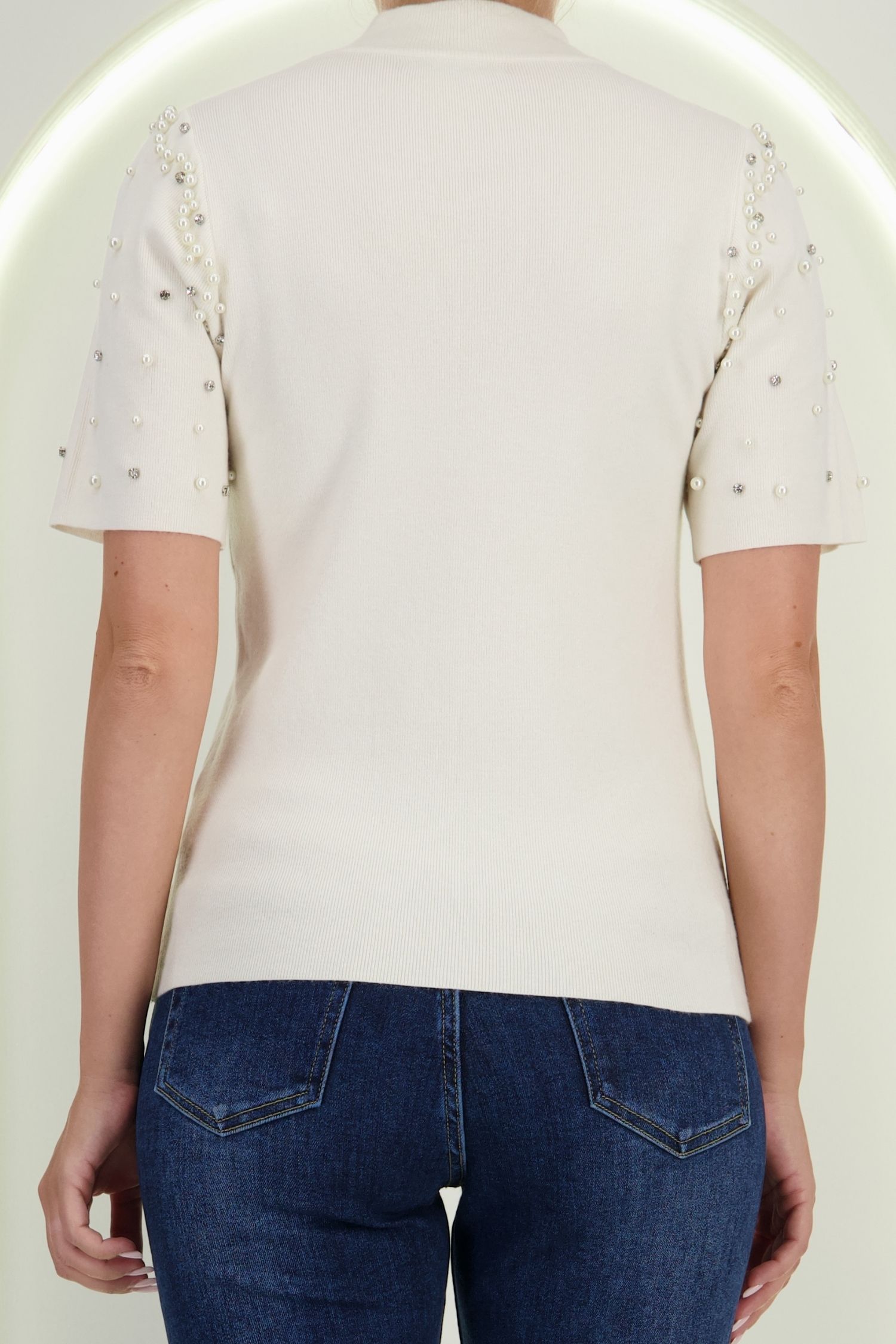 Bluza dama din tricot fin alba cu un croi larg accesorizata cu perle si pietre strass 5 - StarShinerS.ro