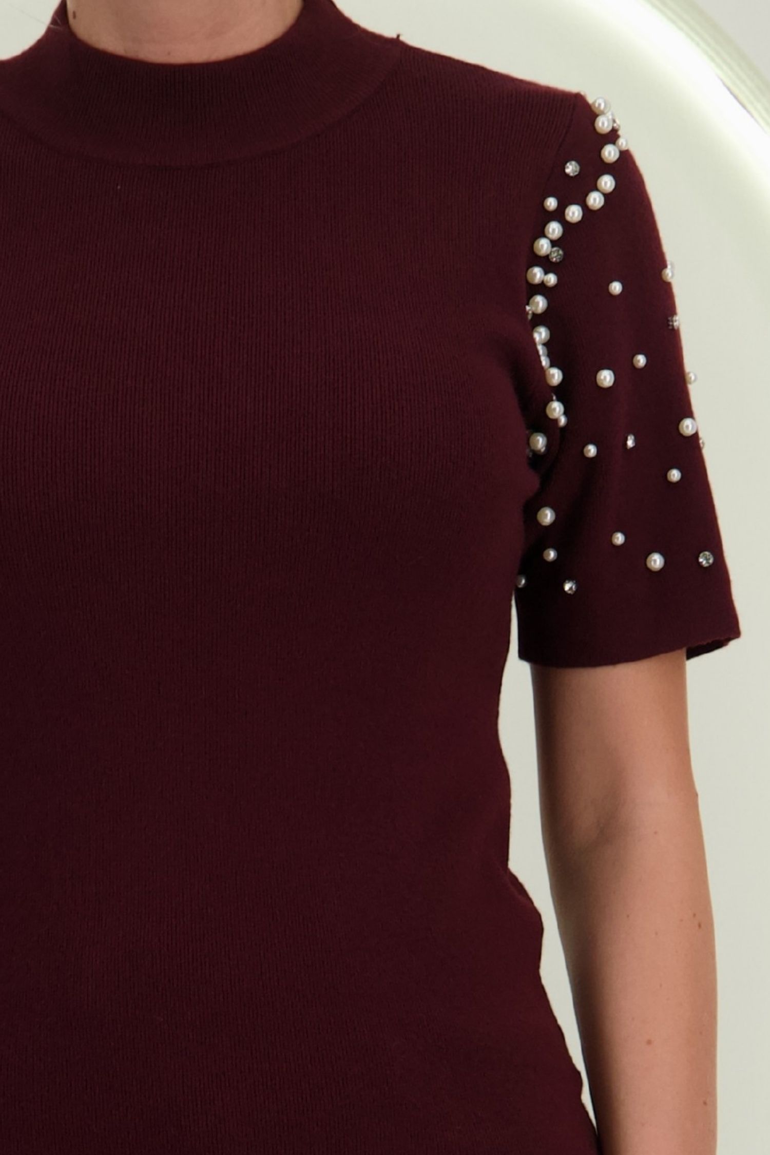 Bluza dama din tricot fin visinie cu un croi larg accesorizata cu perle si pietre strass 7 - StarShinerS.ro