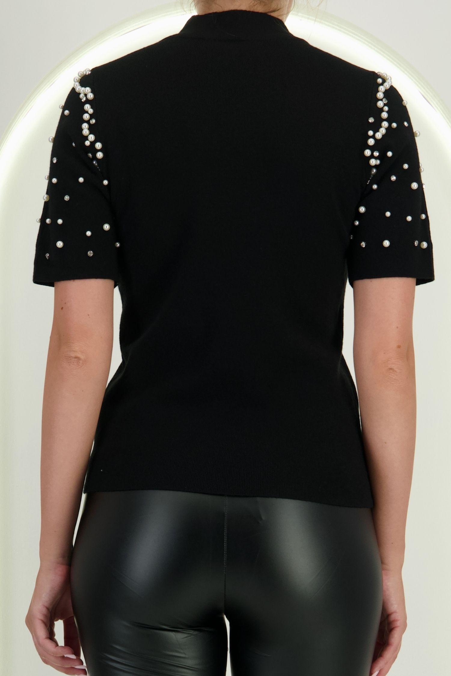 Bluza dama din tricot fin neagra cu un croi larg accesorizata cu perle si pietre strass 4 - StarShinerS.ro