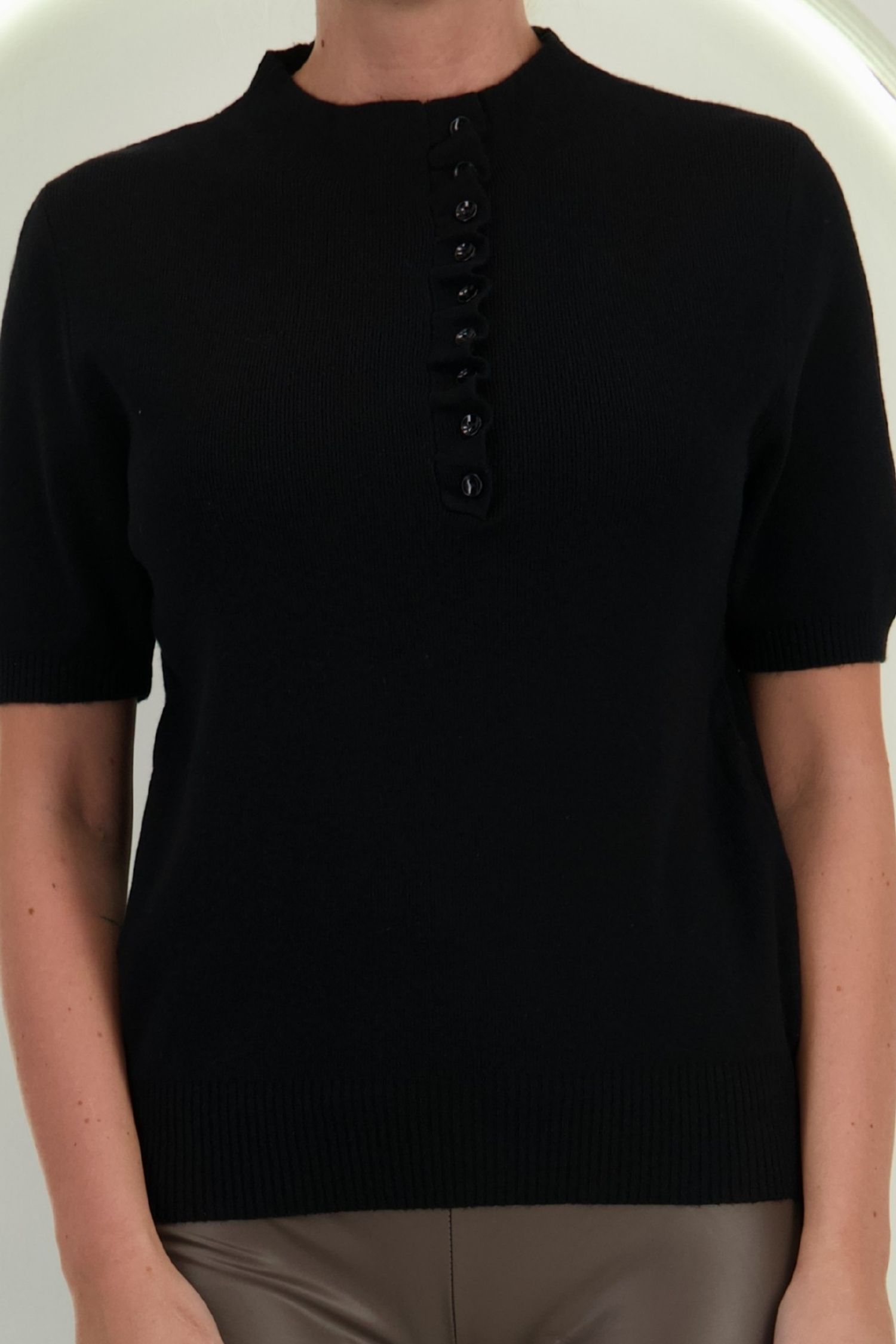 Bluza dama din tricot fin neagra cu maneca scurta cu un croi larg si guler inalt 3 - StarShinerS.ro