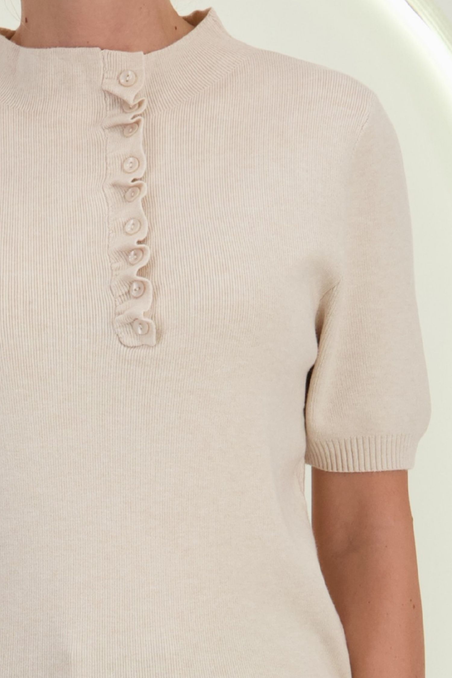Bluza dama din tricot fin crem cu maneca scurta cu un croi larg si guler inalt 3 - StarShinerS.ro