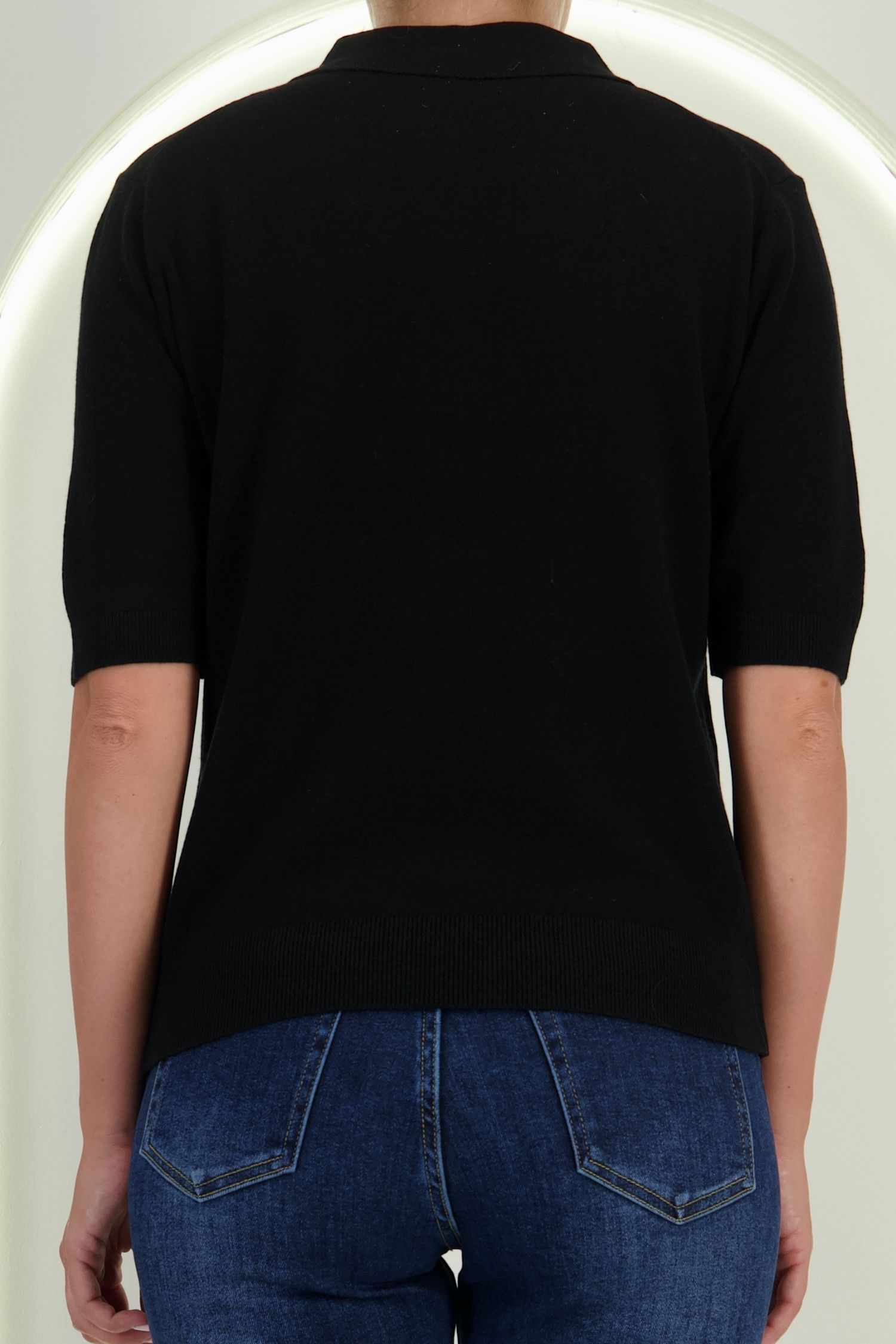 Bluza dama din tricot fin neagra cu maneca scurta si croi larg cu nasturi contrastanti 4 - StarShinerS.ro