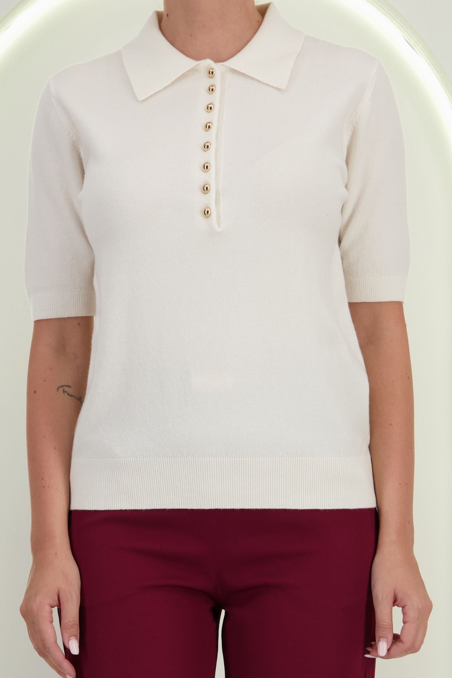 Bluza dama din tricot fin alba cu maneca scurta si croi larg cu nasturi contrastanti 3 - StarShinerS.ro