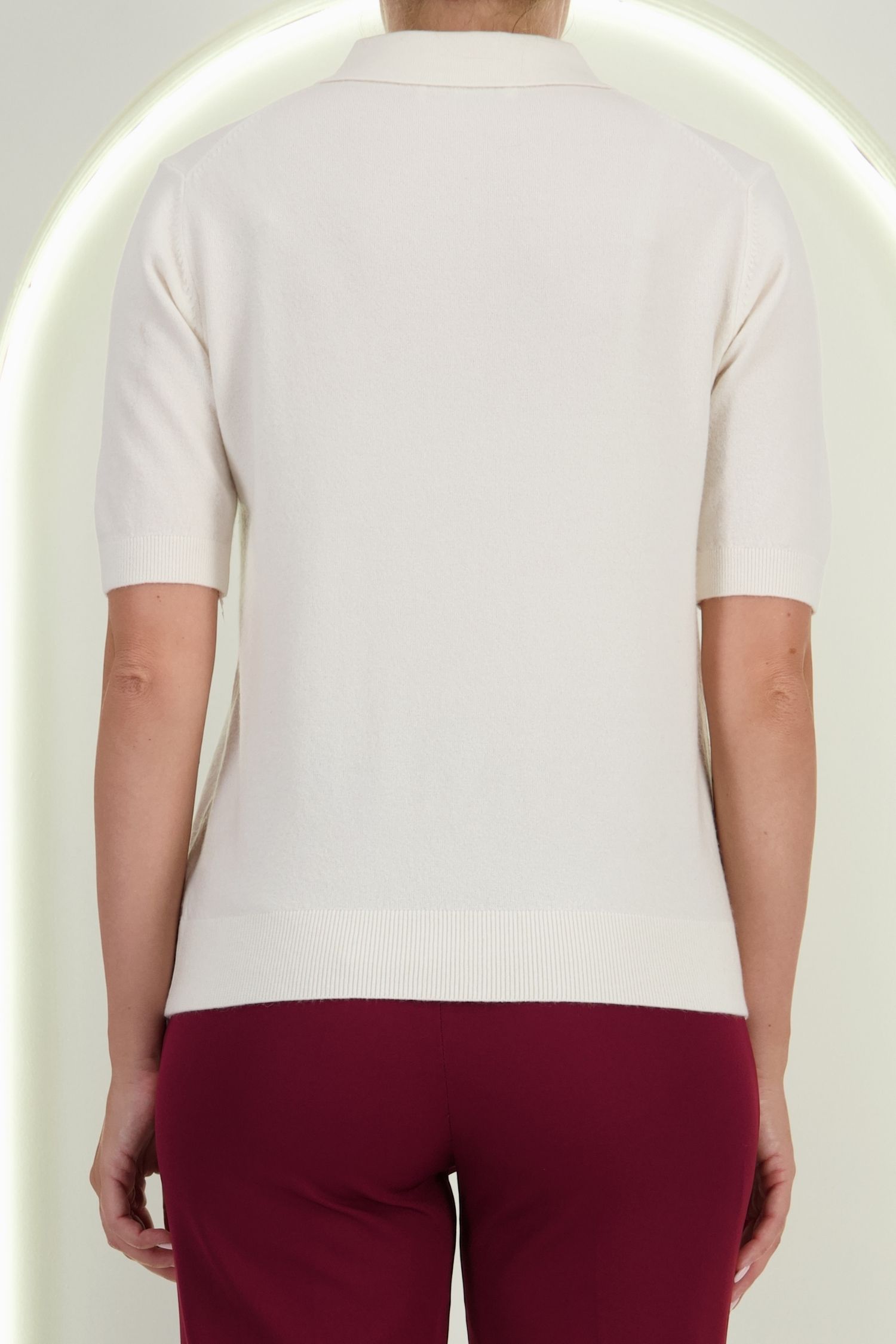 Bluza dama din tricot fin alba cu maneca scurta si croi larg cu nasturi contrastanti 4 - StarShinerS.ro
