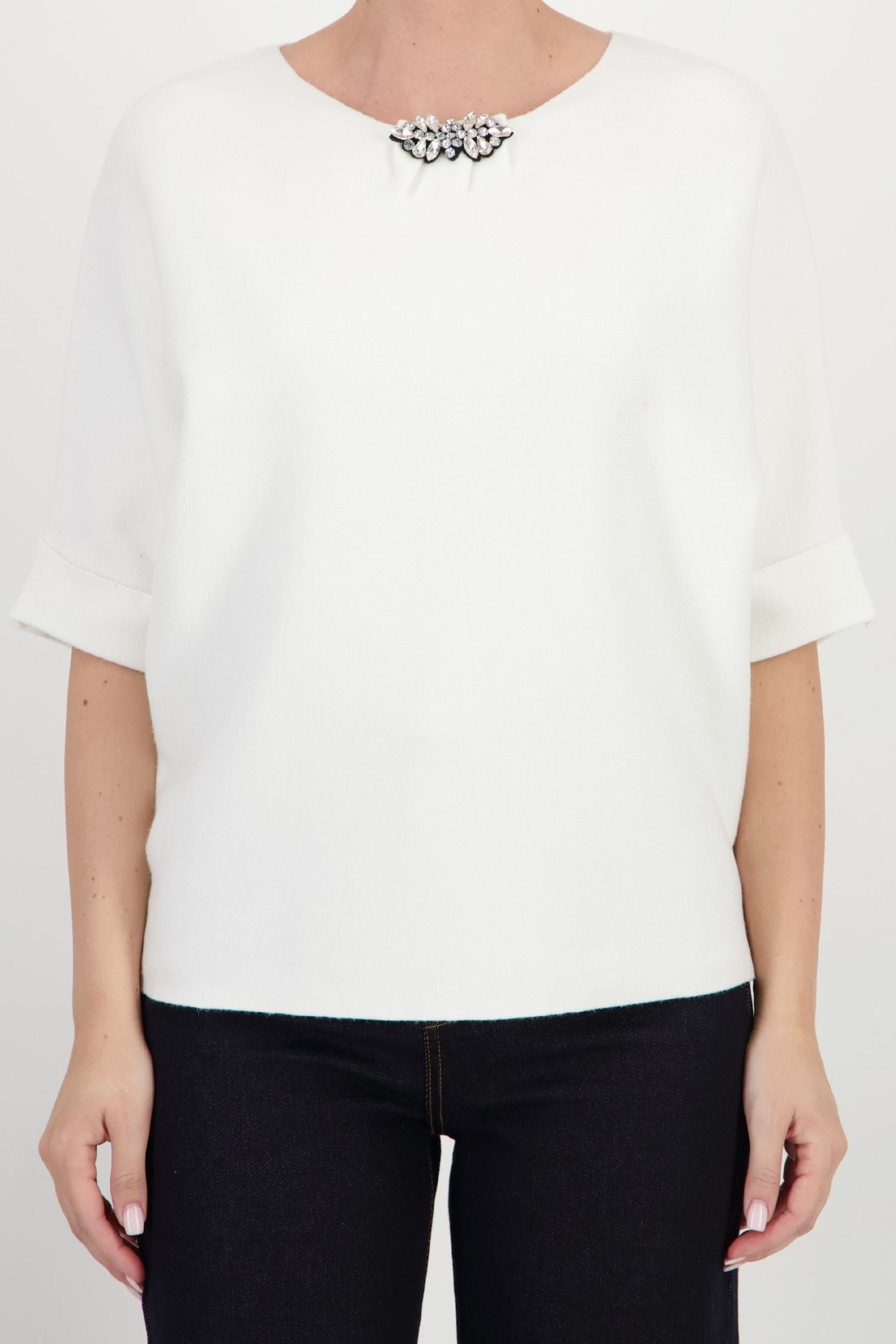 Bluza dama din tricot fin alba cu un croi larg si accesoriu cu pietre strass 4 - StarShinerS.ro