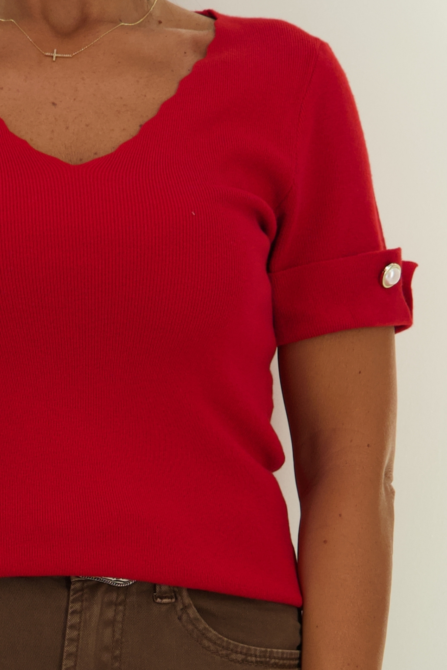 Bluza dama din tricot fin rosie cu maneca scurta mulata si accesoriu tip perla 3 - StarShinerS.ro