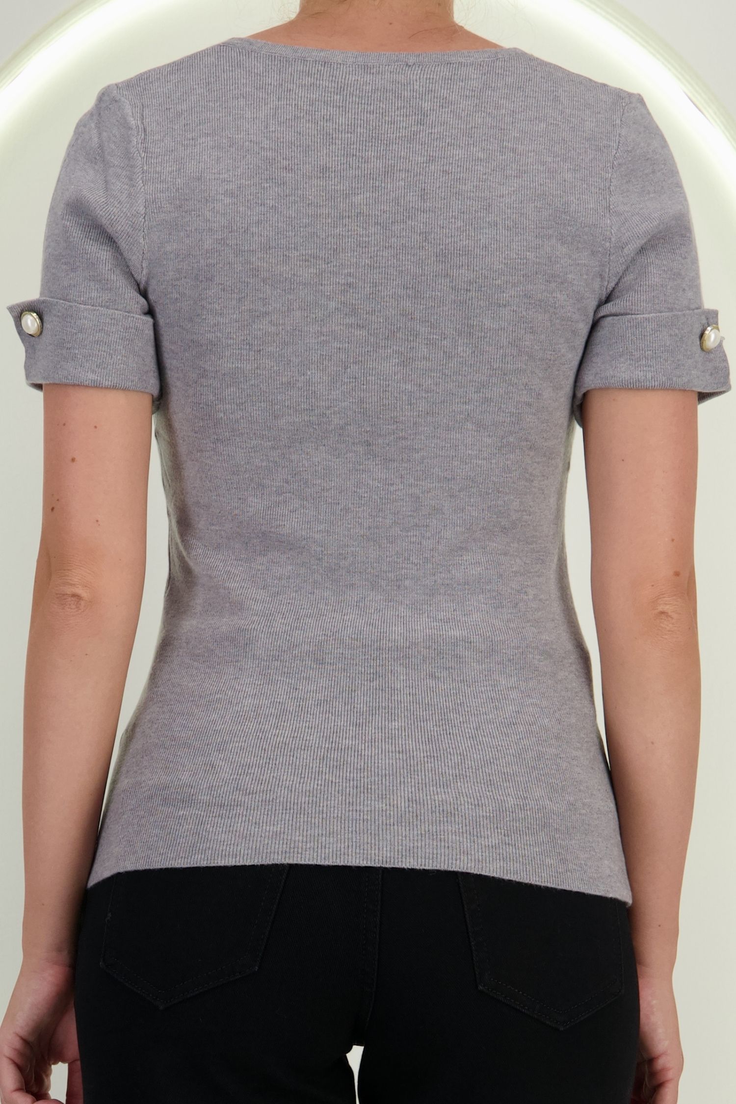 Bluza dama din tricot fin gri cu maneca scurta mulata si accesoriu tip perla 5 - StarShinerS.ro