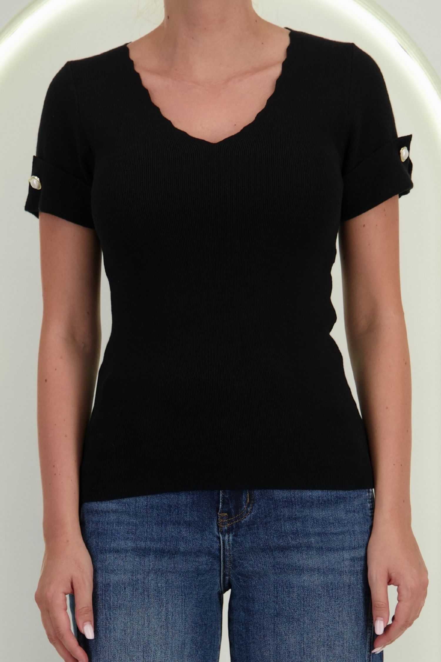 Bluza dama din tricot fin neagra cu maneca scurta mulata si accesoriu tip perla 3 - StarShinerS.ro