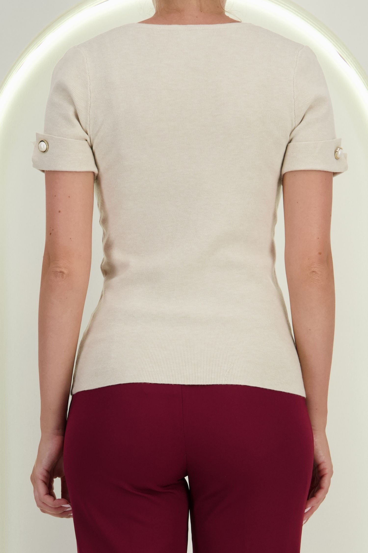 Bluza dama din tricot fin crem cu maneca scurta mulata si accesoriu tip perla 4 - StarShinerS.ro
