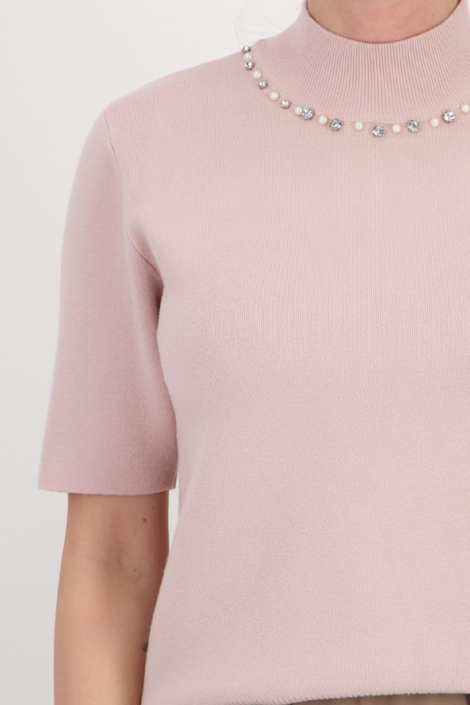 Bluza dama din tricot fin roz pudra cu un croi larg accesorizata cu pietre strass si perle 3 - StarShinerS.ro