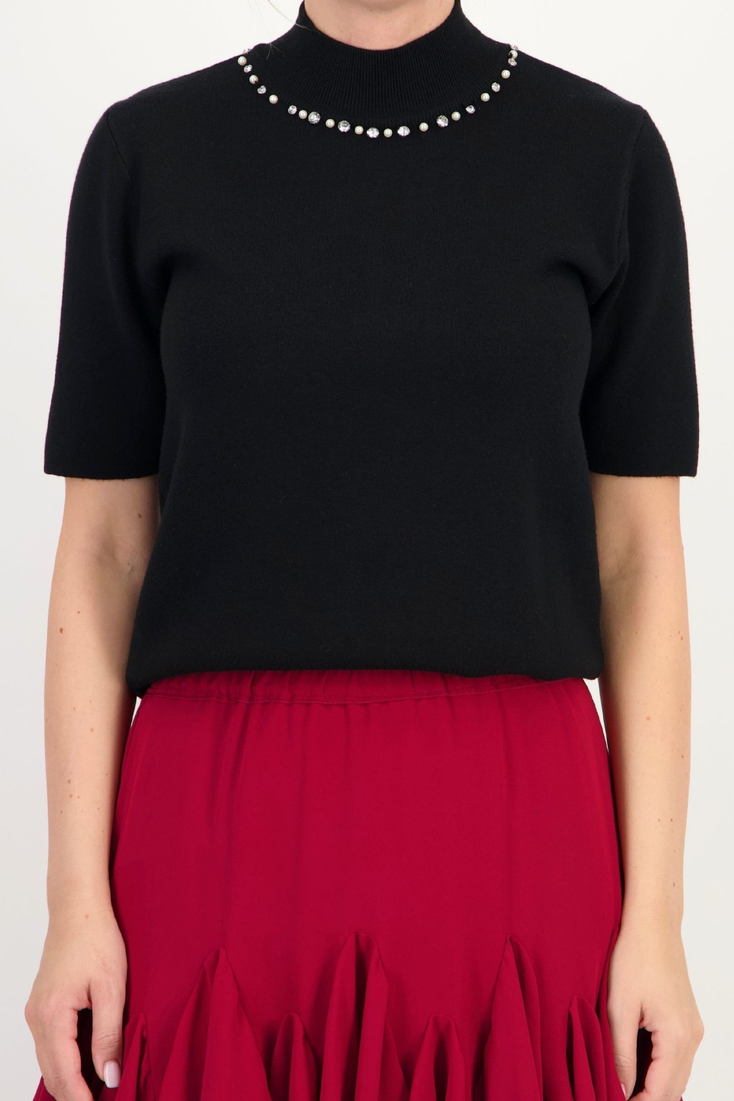 Bluza dama din tricot fin neagra cu un croi larg accesorizata cu pietre strass si perle 4 - StarShinerS.ro