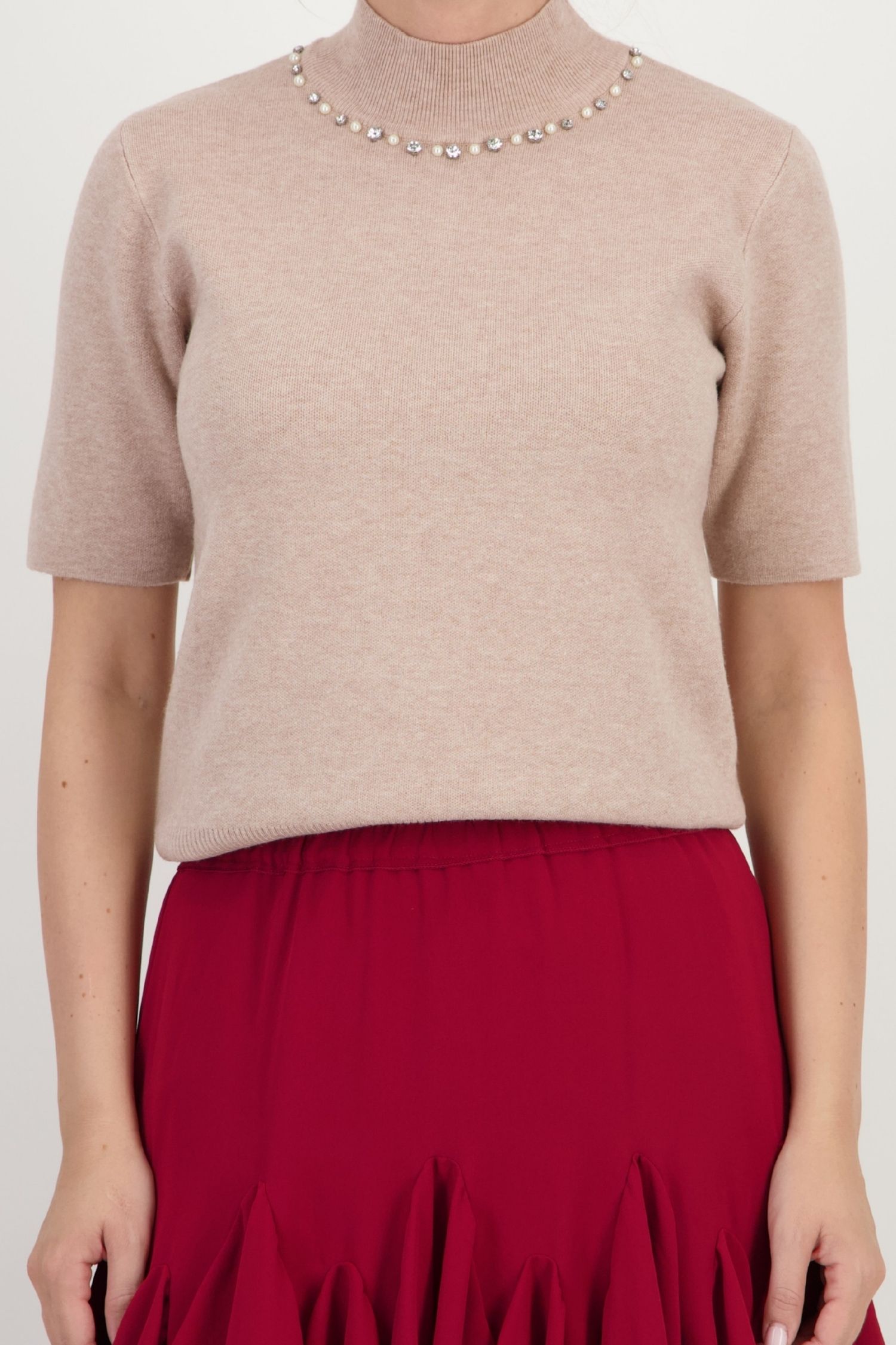 Bluza dama din tricot fin bej cu un croi larg accesorizata cu pietre strass si perle 4 - StarShinerS.ro