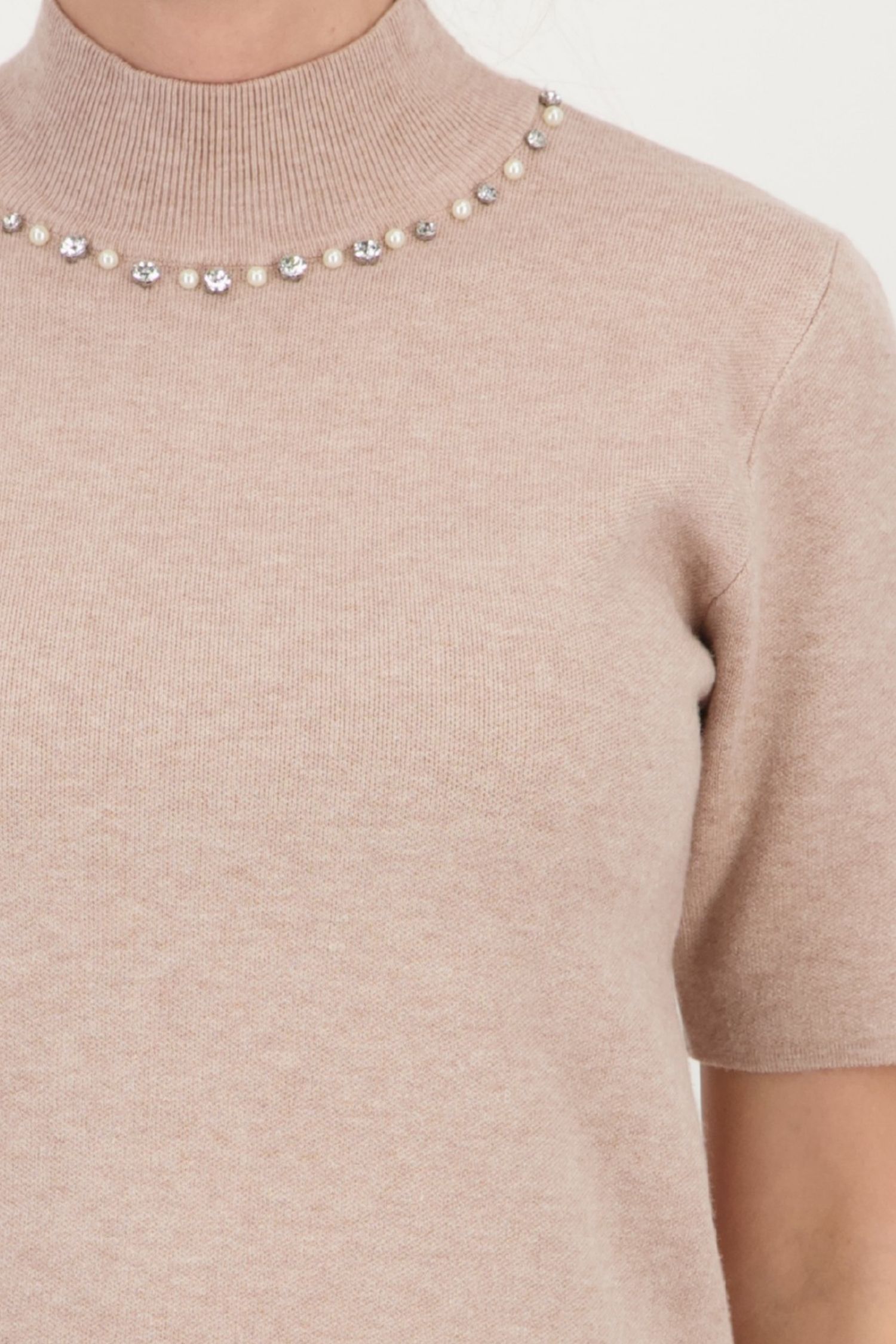 Bluza dama din tricot fin bej cu un croi larg accesorizata cu pietre strass si perle 3 - StarShinerS.ro
