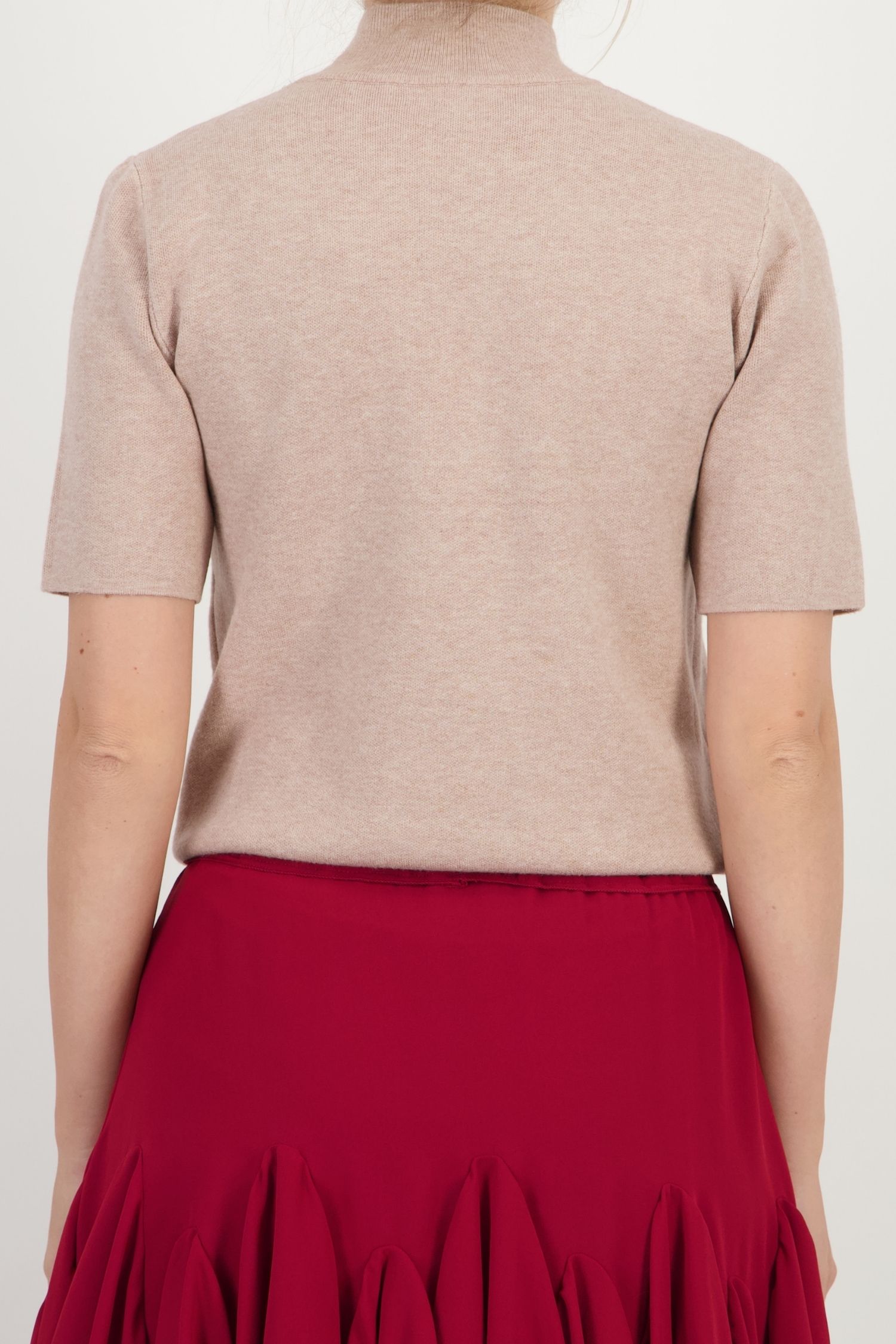 Bluza dama din tricot fin bej cu un croi larg accesorizata cu pietre strass si perle 5 - StarShinerS.ro