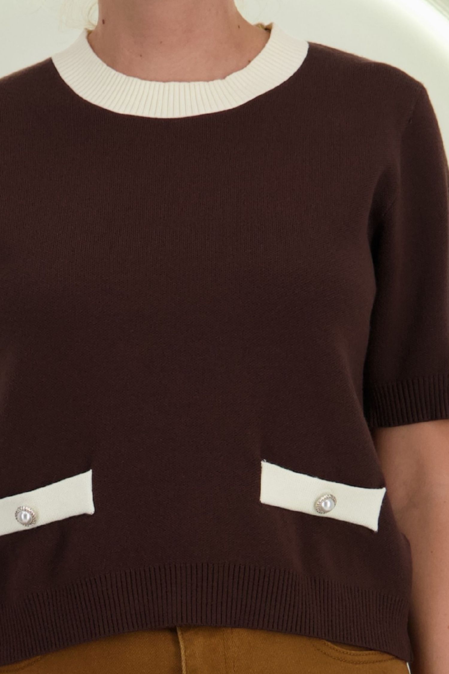 Bluza dama din tricot fin maro cu un croi larg cu buzunare false accesorizate 3 - StarShinerS.ro
