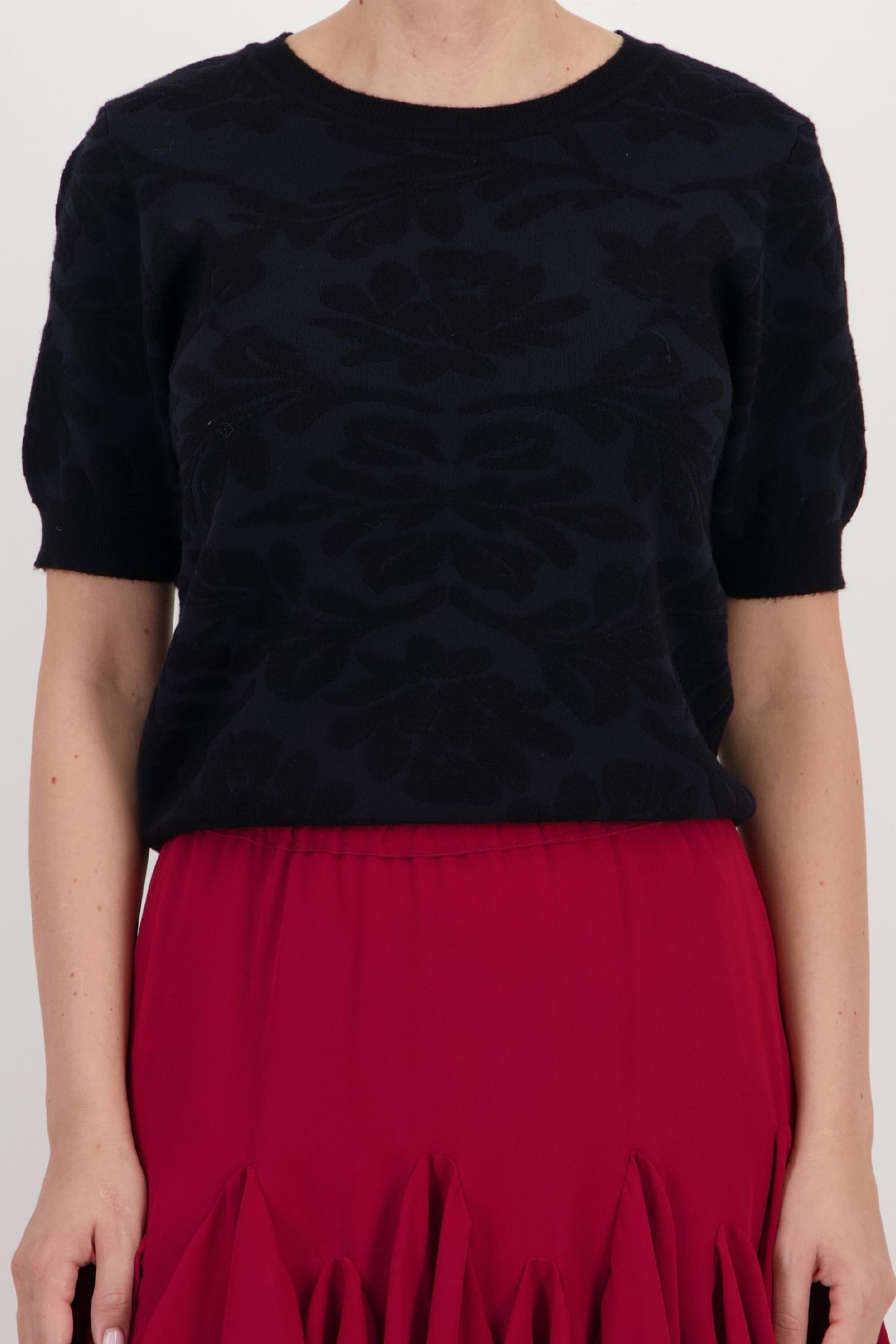 Bluza dama din tricot fin neagra cu un croi larg si model floral 4 - StarShinerS.ro