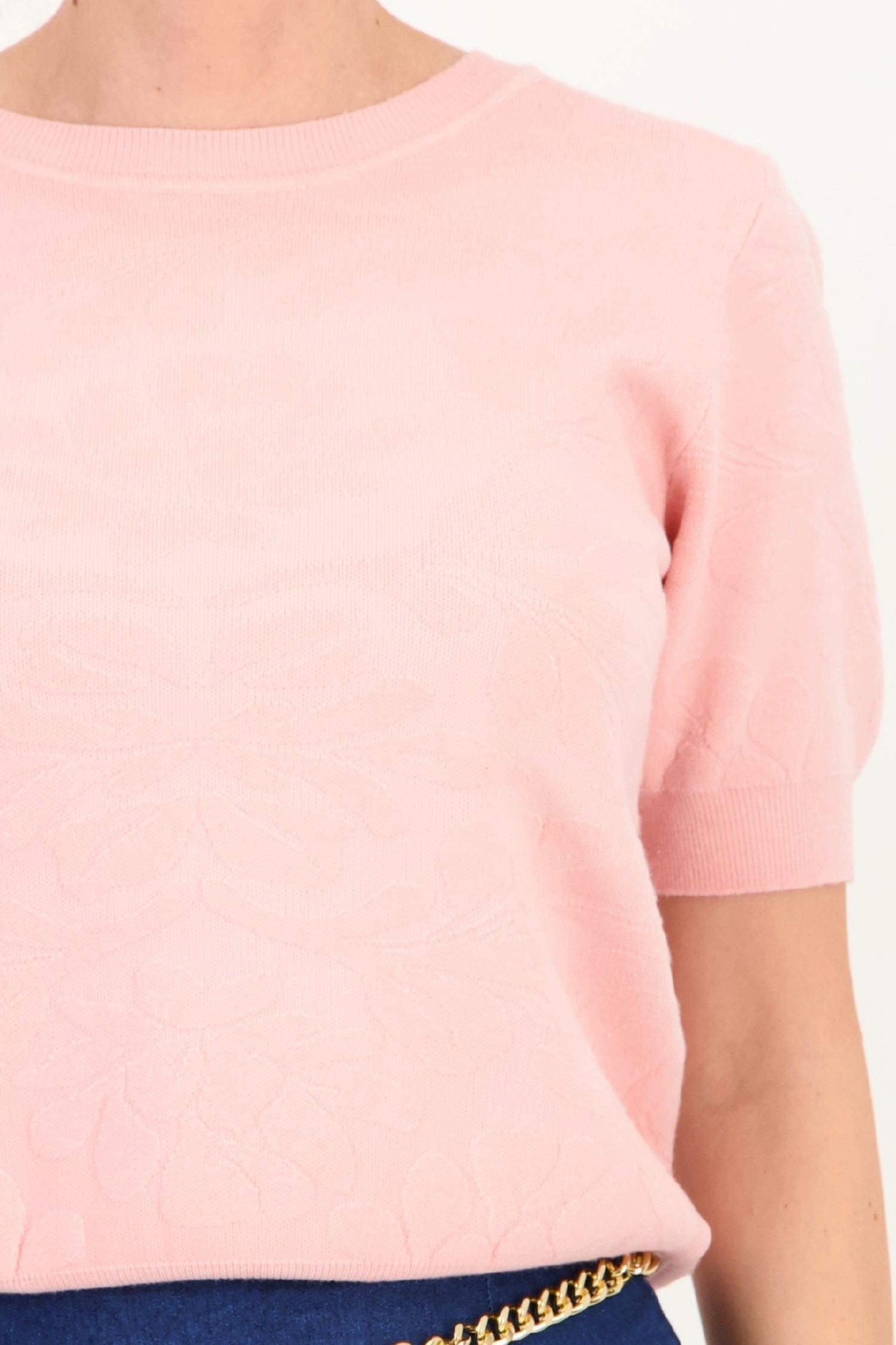 Bluza dama din tricot fin roz pudra cu un croi larg si model floral 3 - StarShinerS.ro