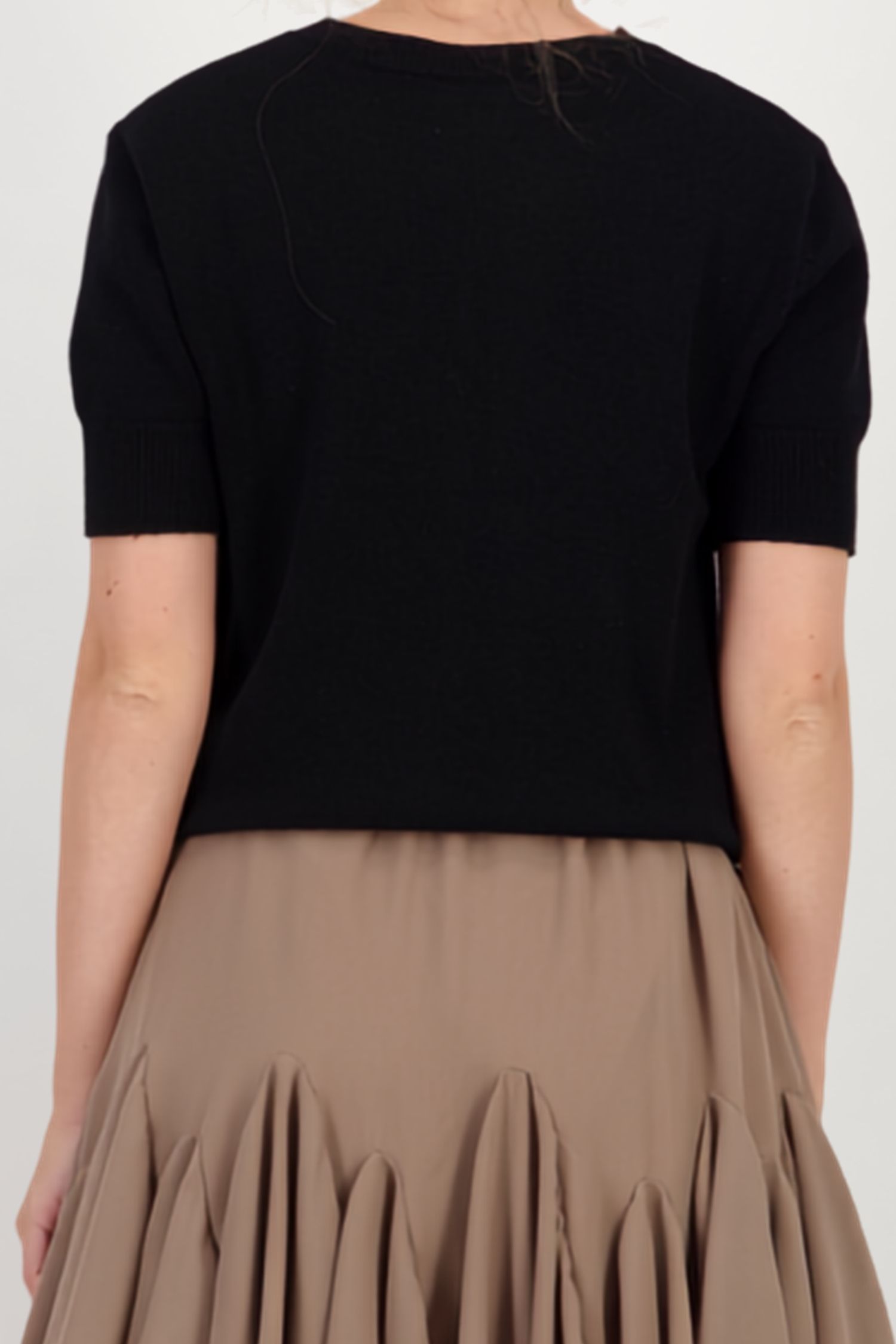 Bluza dama din tricot fin neagra cu un croi larg si buzunare frontale 5 - StarShinerS.ro