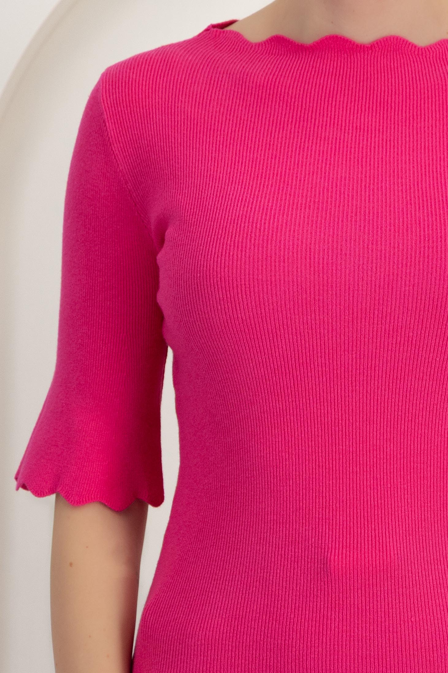 Bluza dama din tricot fin roz cu un croi mulat si decupaje speciale la guler si manec 3 - StarShinerS.ro