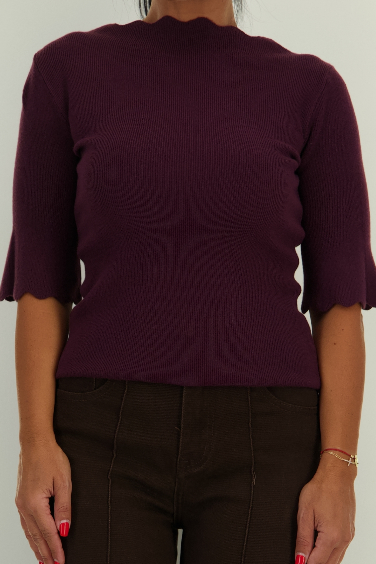 Bluza dama din tricot fin visinie cu un croi mulat si decupaje speciale 4 - StarShinerS.ro