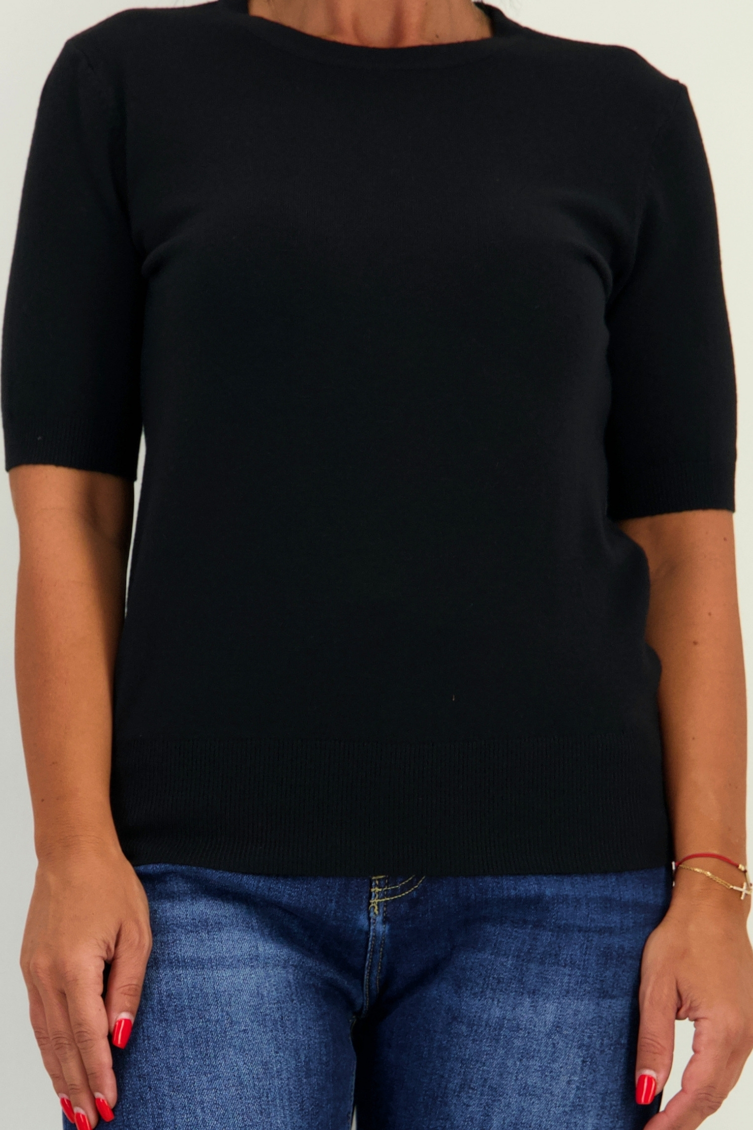 Bluza dama din tricot fin neagra cu un croi mulat 4 - StarShinerS.ro