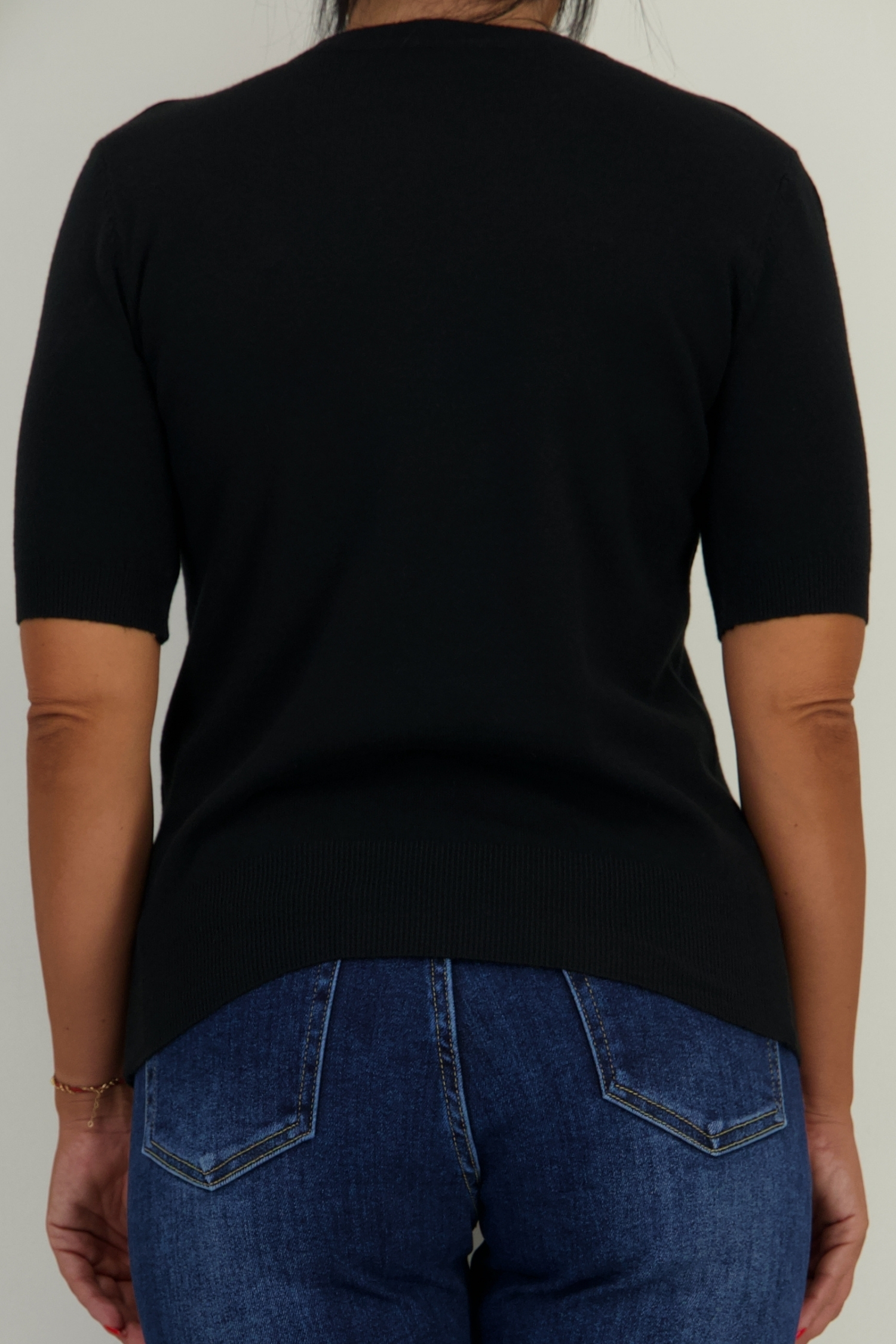 Bluza dama din tricot fin neagra cu un croi mulat 5 - StarShinerS.ro