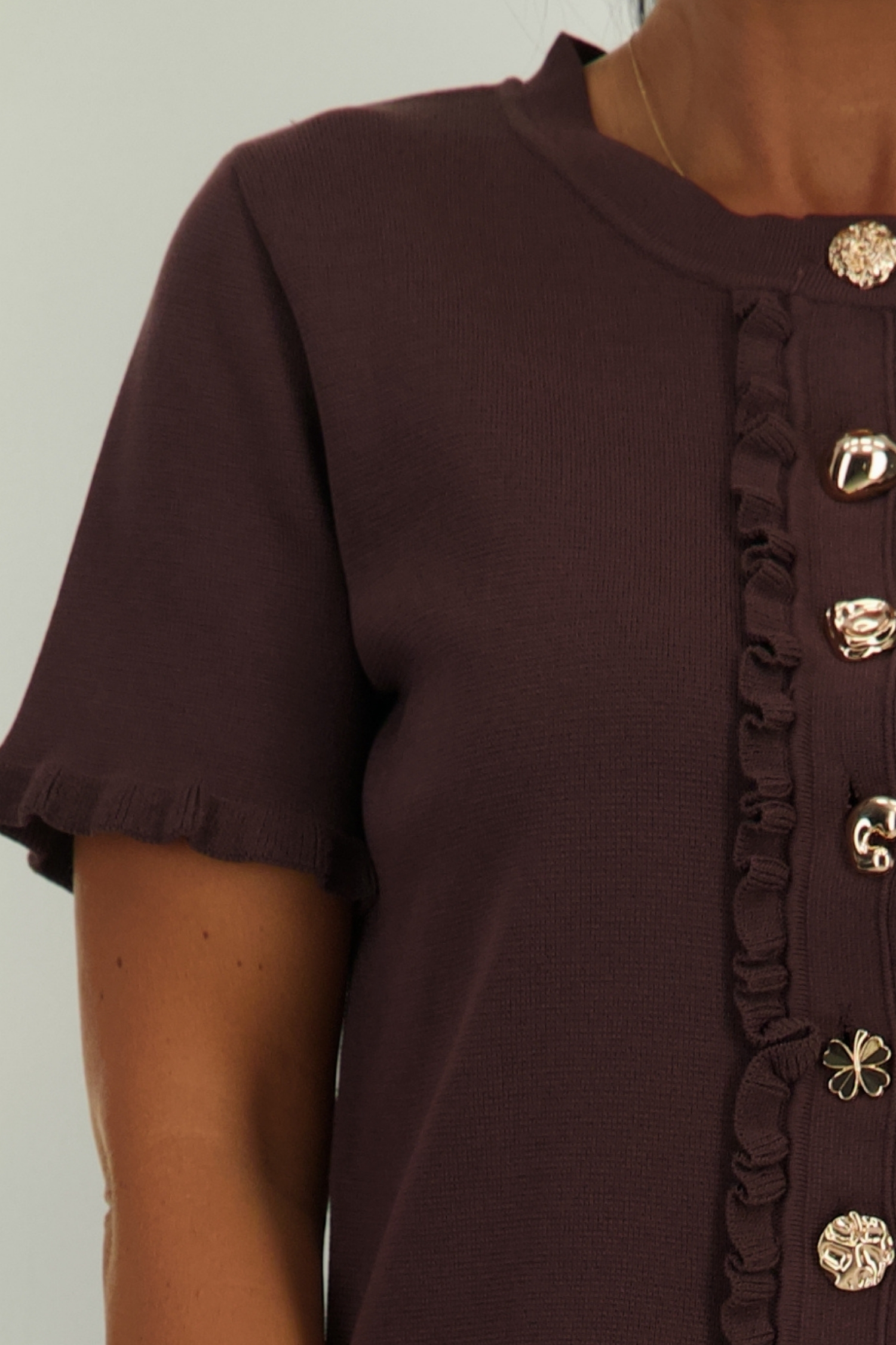 Bluza dama din tricot fin maro cu un croi larg si nasturi aurii decorativi 3 - StarShinerS.ro