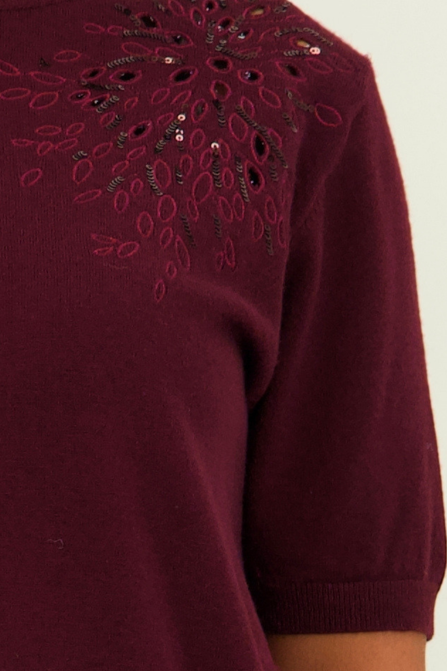 Bluza dama din tricot visinie cu croi larg si detaliu decorativ 3 - StarShinerS.ro