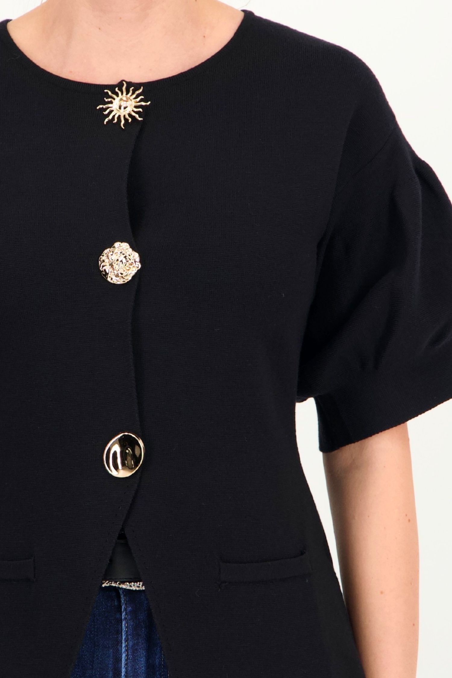 Cardigan dama din tricot fin neagra cu maneci bufante si nasturi decorativi 4 - StarShinerS.ro