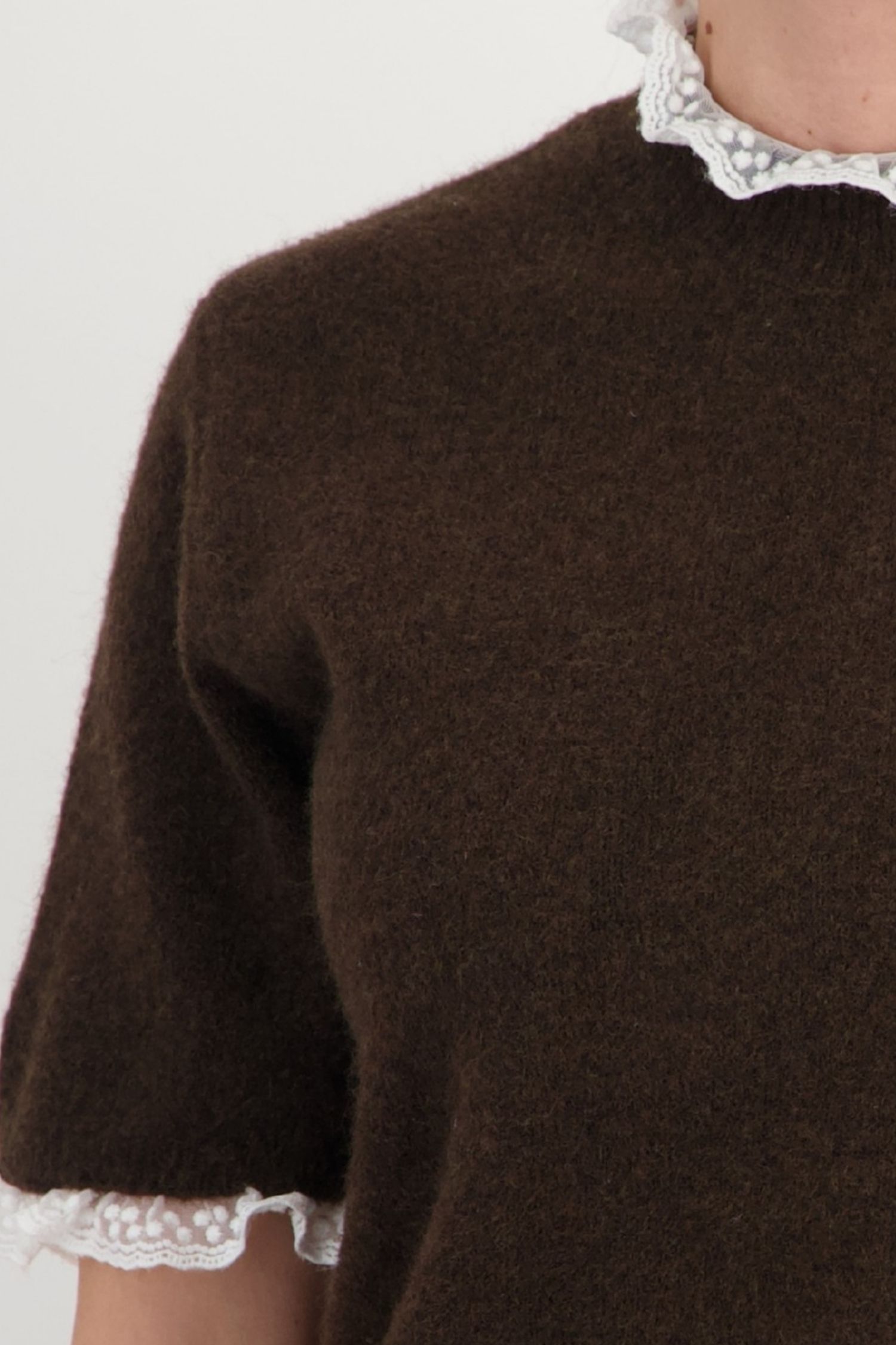 Bluza dama din tricot maro cu un croi larg si aplicatii din dantela 3 - StarShinerS.ro